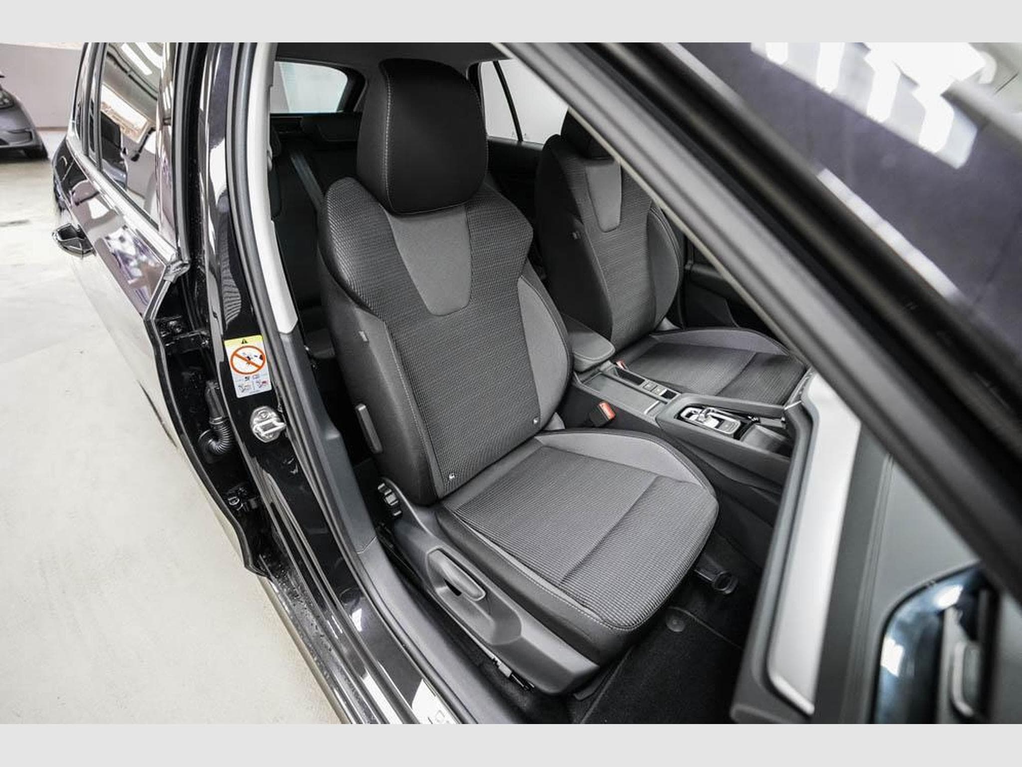 Skoda Octavia Kombi 1,5 eTSI (2025) - Photo 21