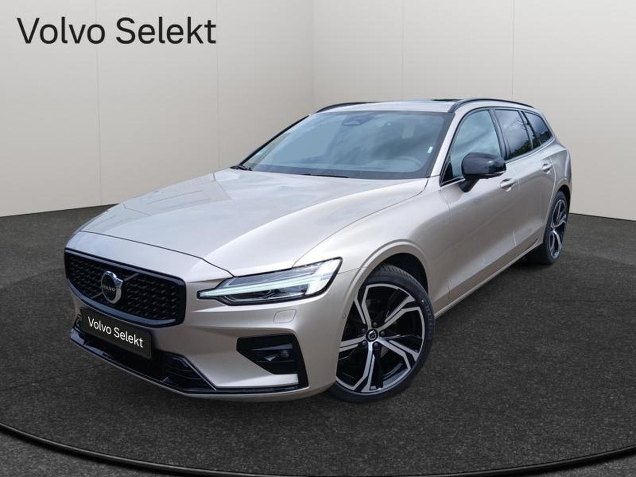 Volvo V60 B4 Plus Dark / Essence (2025) - Foto 1