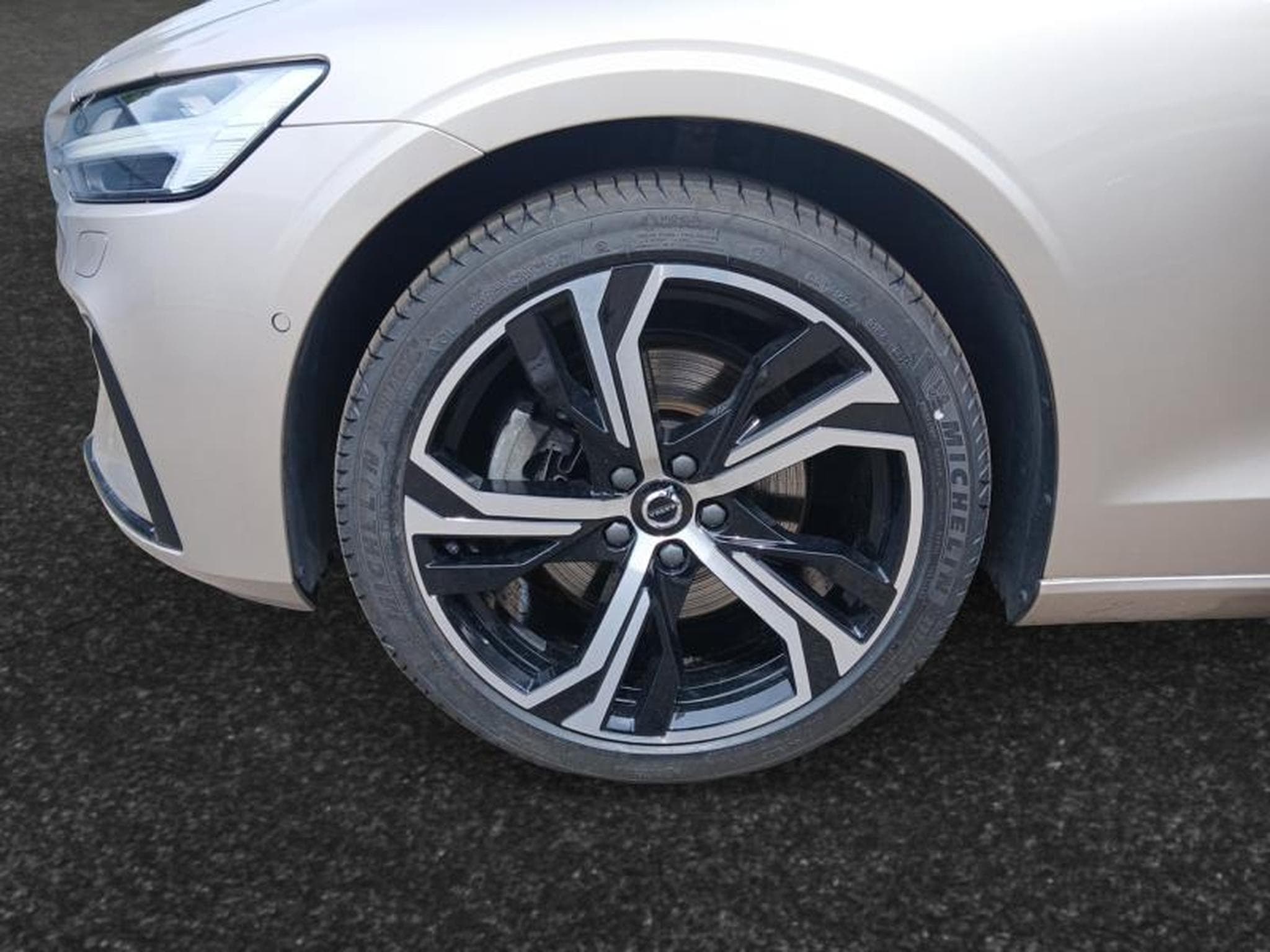 Volvo V60 B4 Plus Dark / Essence (2025) - Foto 14