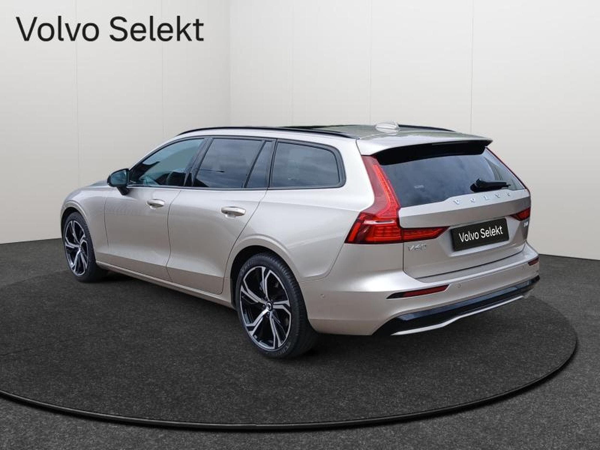 Volvo V60 B4 Plus Dark / Essence (2025) - Foto 3