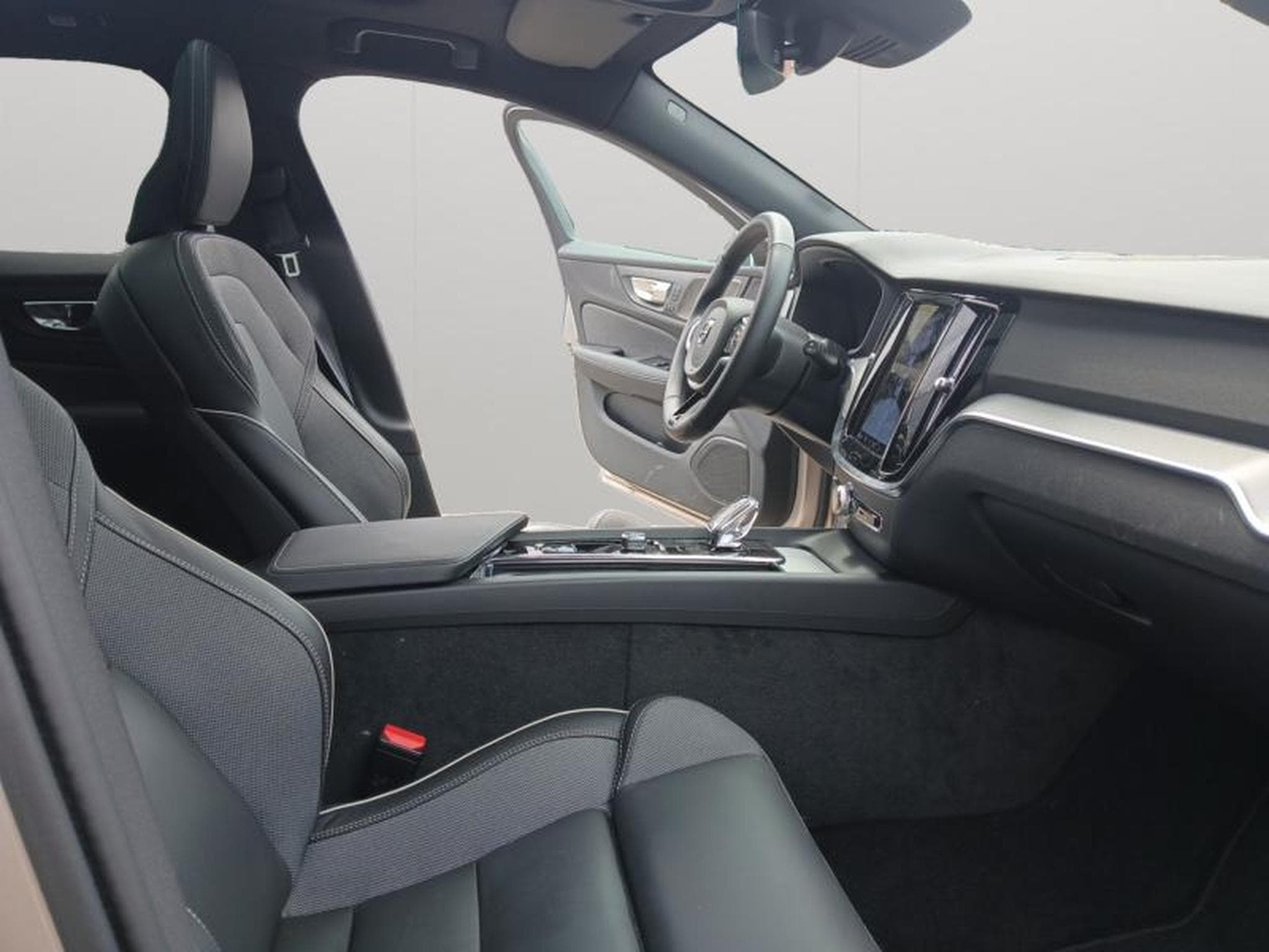 Volvo V60 B4 Plus Dark / Essence (2025) - Foto 36