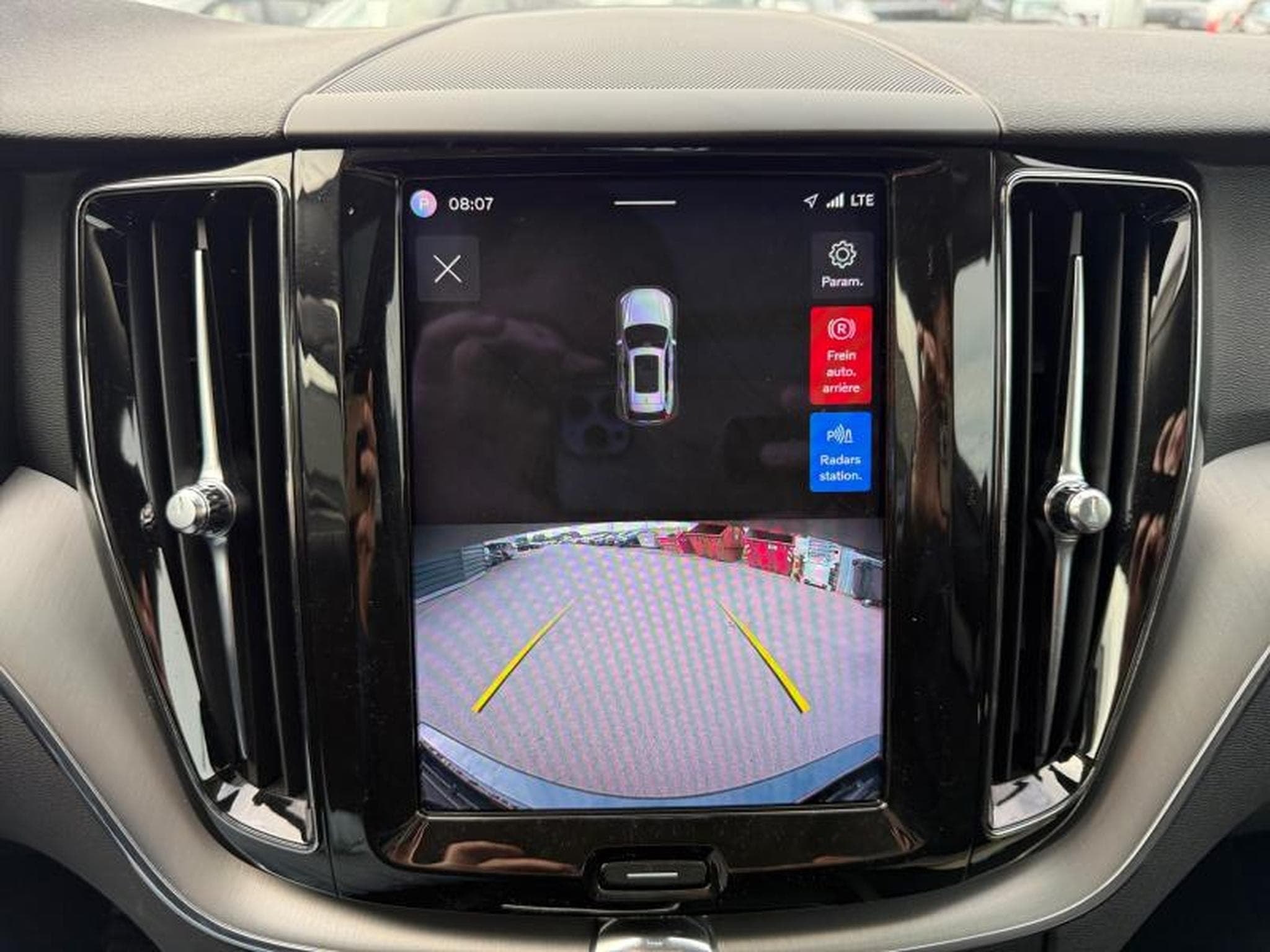 Volvo XC60 B4 Core / Essence (2022) - Foto 17