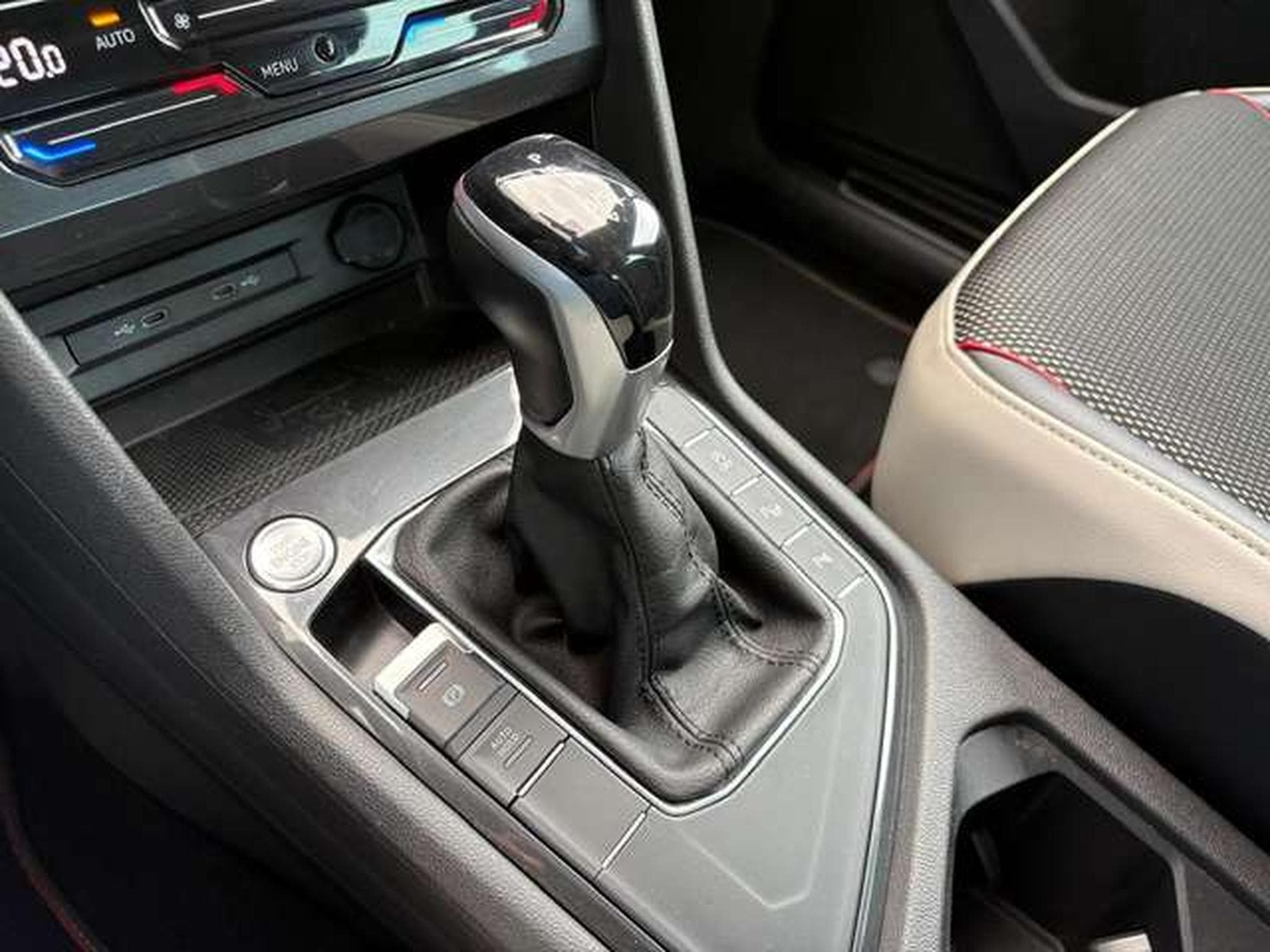 VW Tiguan Tiguan 1.5 TSI OPF DSG URBAN SPORT (2023) - Photo 11