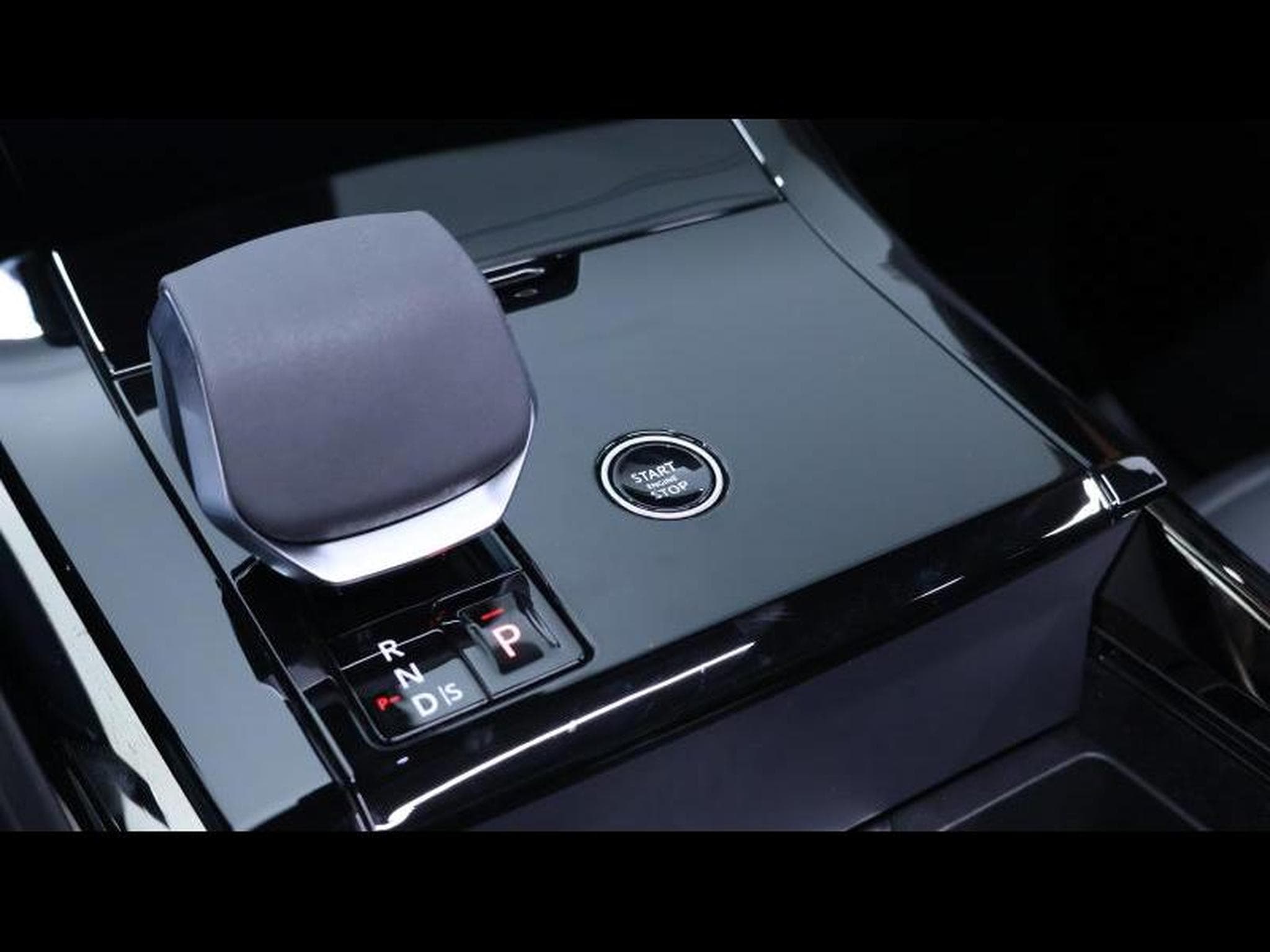 Land-Rover Range Rover Sport P530 Autobiography AWD Auto (2026) - Photo 19