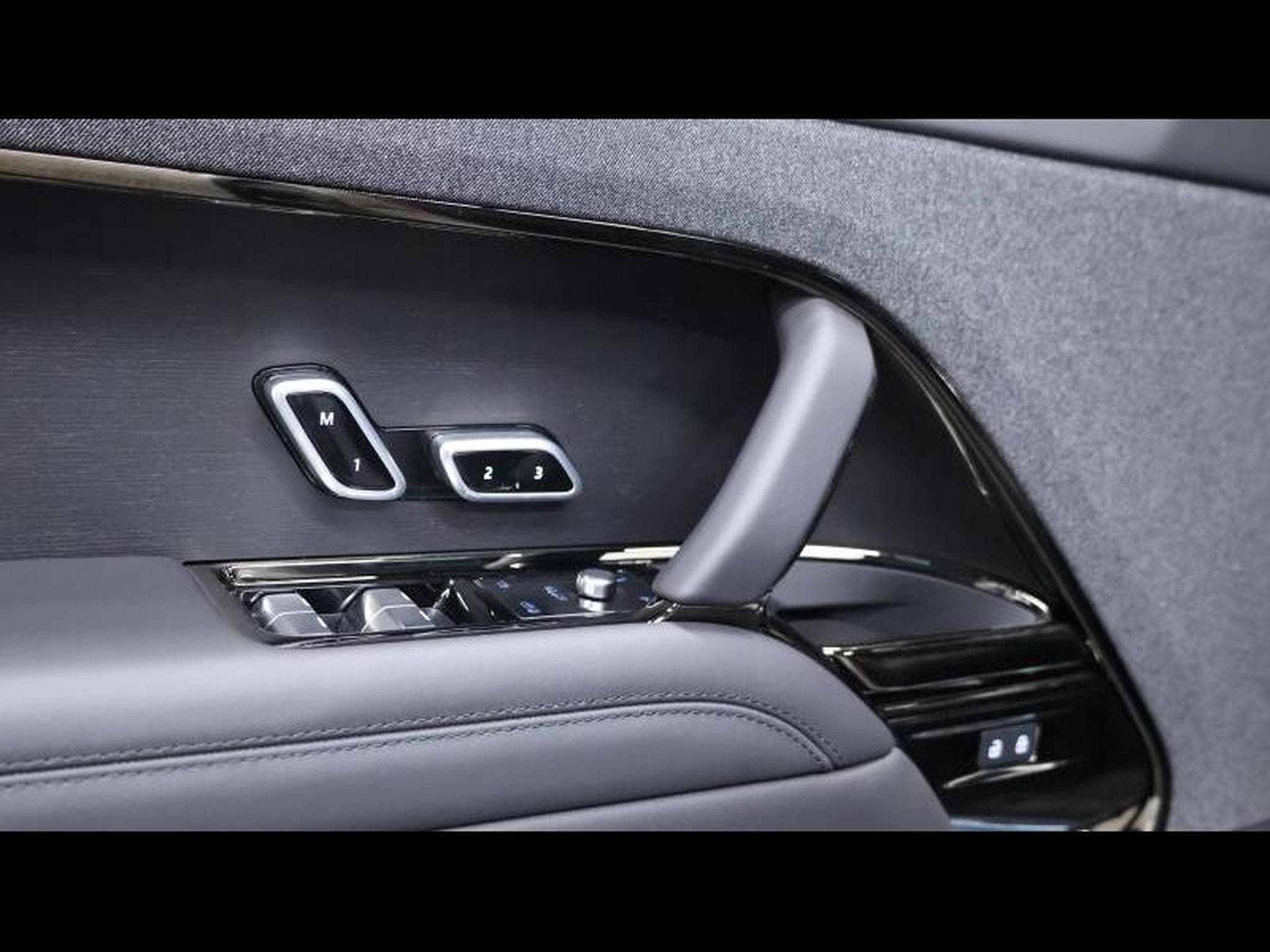 Land-Rover Range Rover Sport P530 Autobiography AWD Auto (2026) - Photo 27