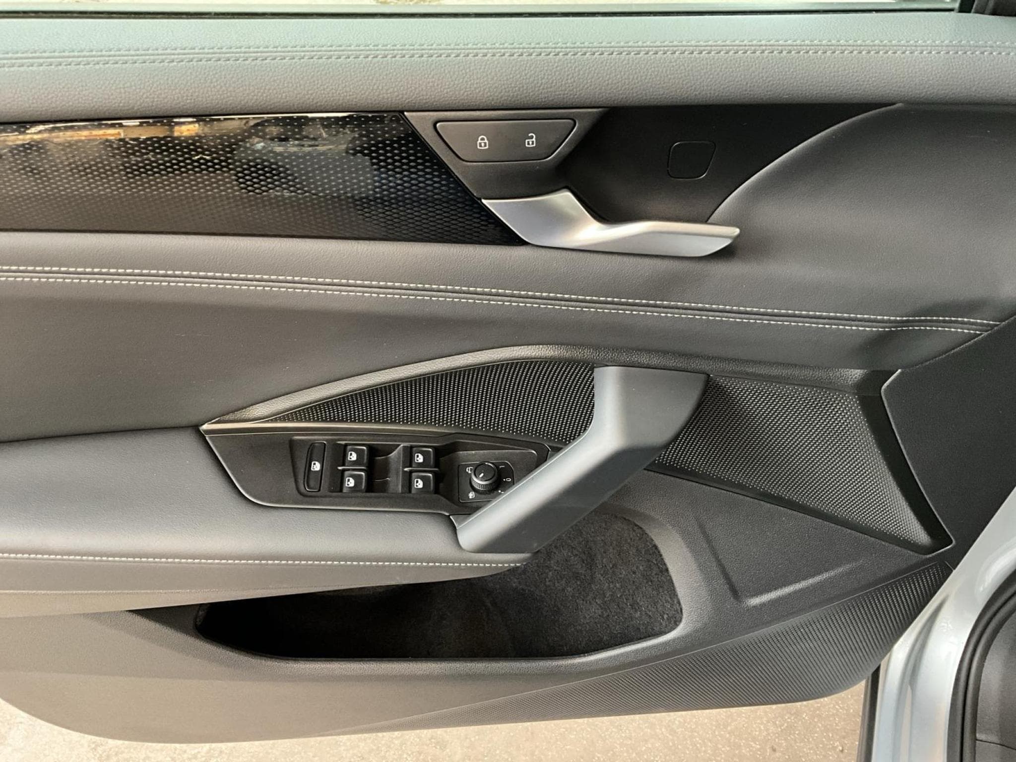 VW Tiguan Life+DSG+P.Info+AHK+Led+Navi (2025) - Foto 14