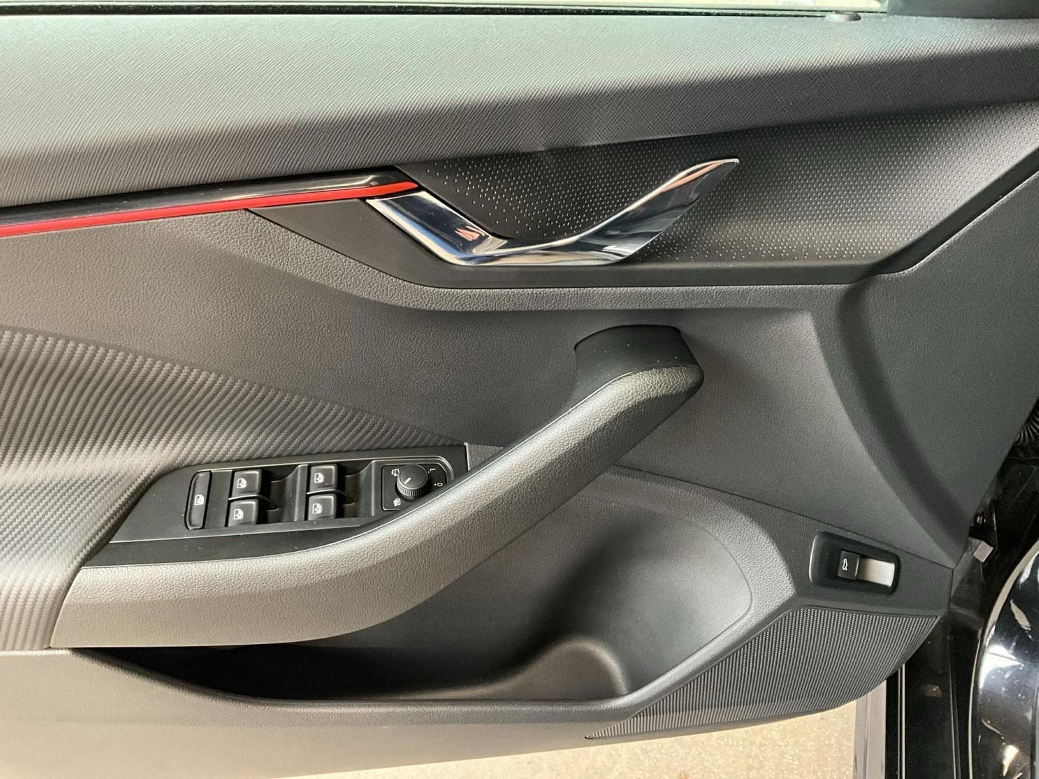 Skoda Kamiq Monte-Carlo+DSG+P.Ass.+P.Park&GO+ (2025) - Foto 10