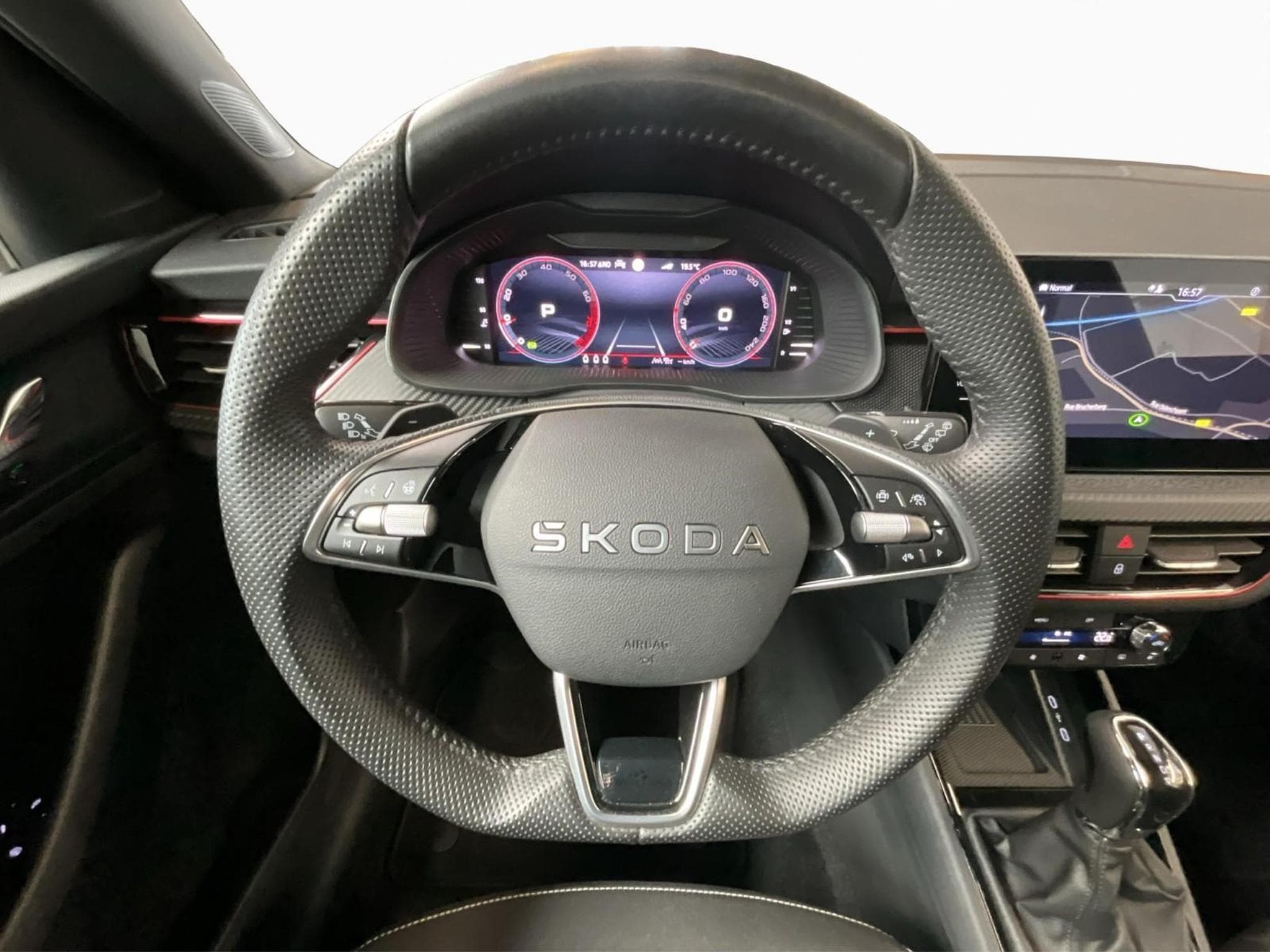 Skoda Kamiq Monte-Carlo+DSG+P.Ass.+P.Park&GO+ (2025) - Foto 12