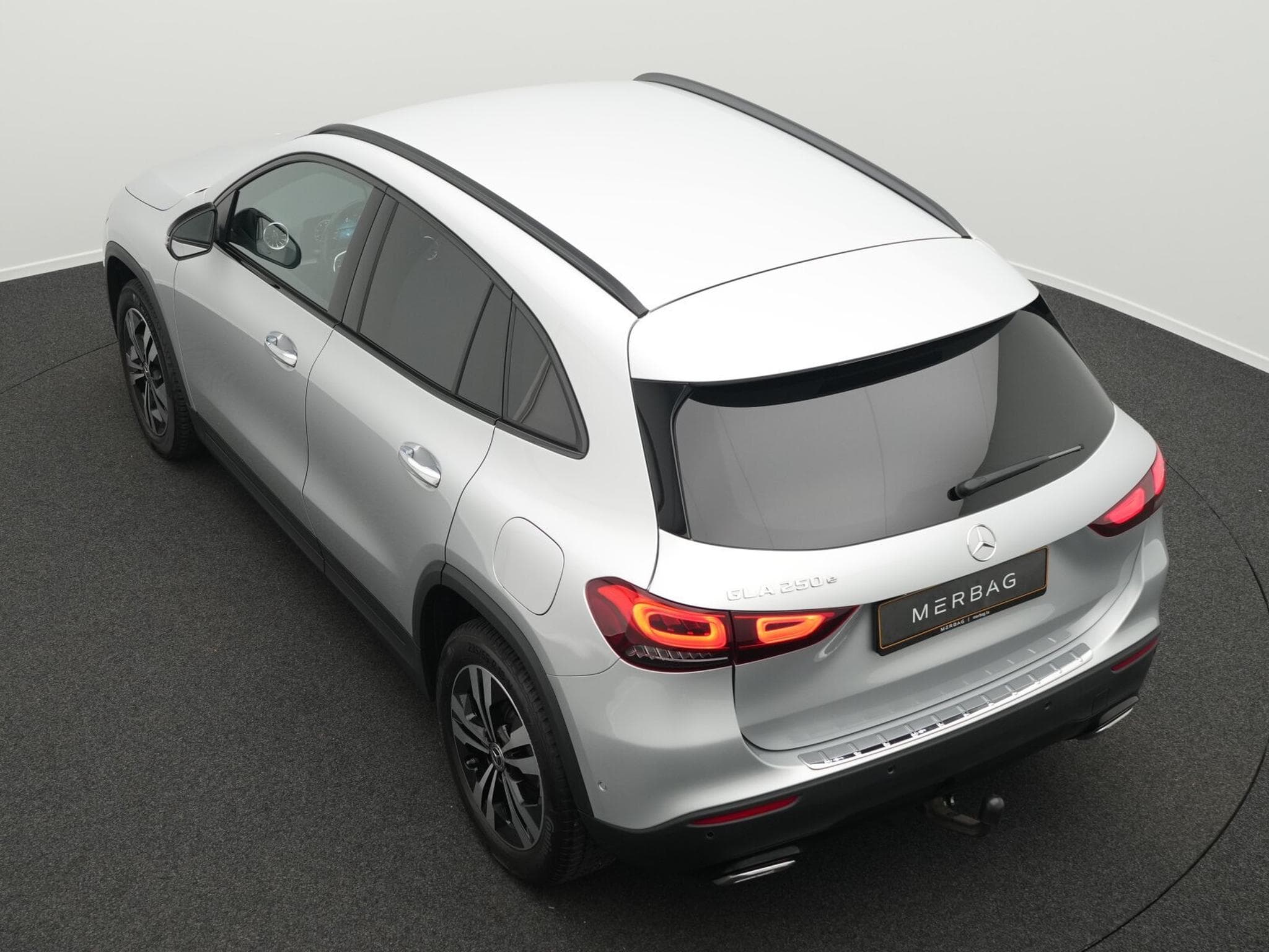Mercedes GLA 250 e Progressive Kamera+LED+Night+18"+MBUX (2022) - Photo 11