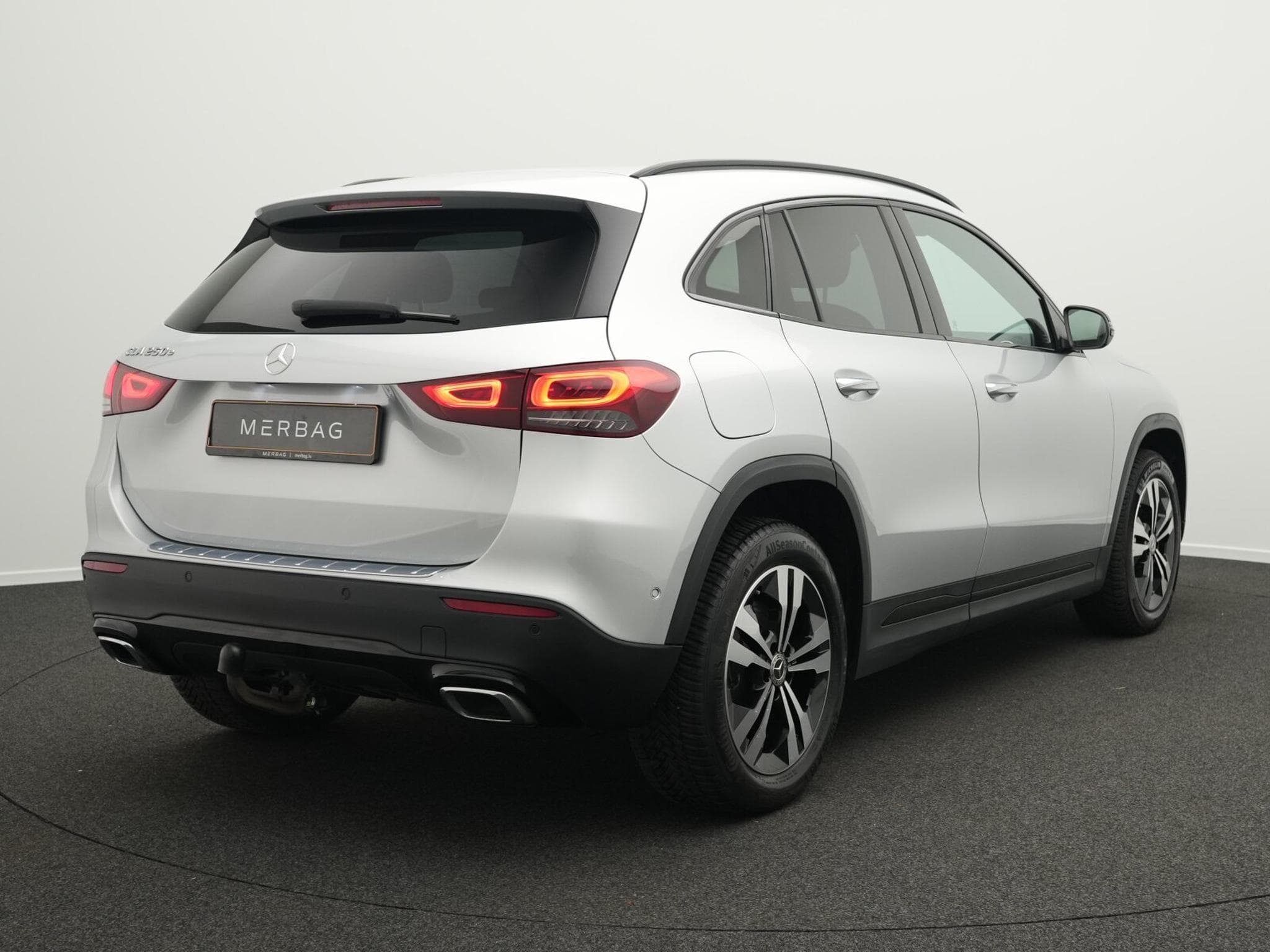 Mercedes GLA 250 e Progressive Kamera+LED+Night+18"+MBUX (2022) - Photo 3