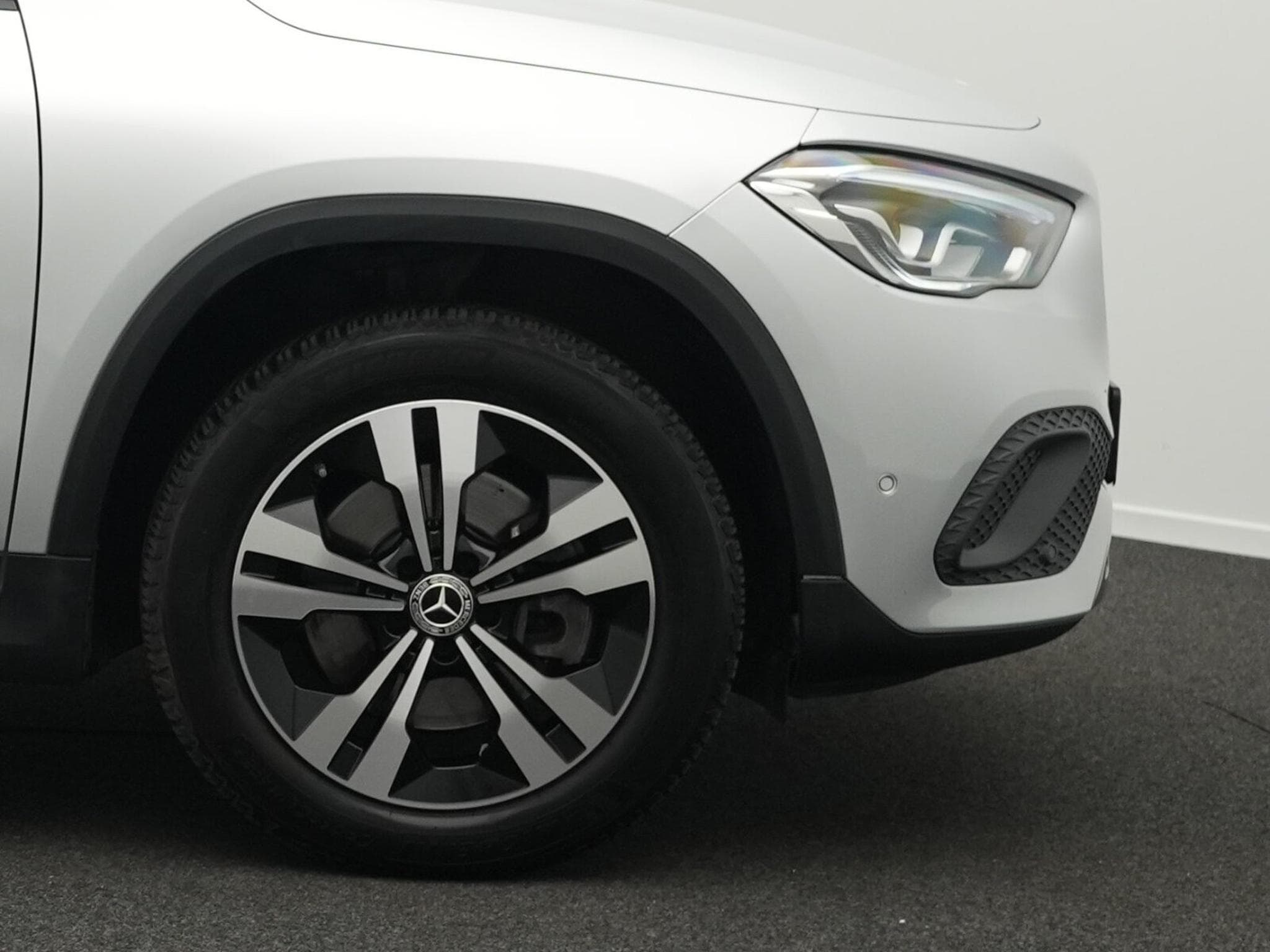 Mercedes GLA 250 e Progressive Kamera+LED+Night+18"+MBUX (2022) - Photo 6