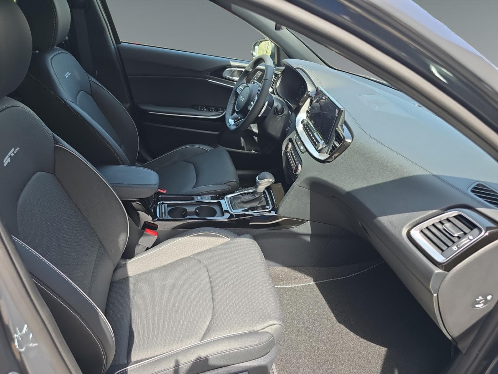 Kia XCeed GT Line 1.5T 140 DCT (2026) - Foto 16