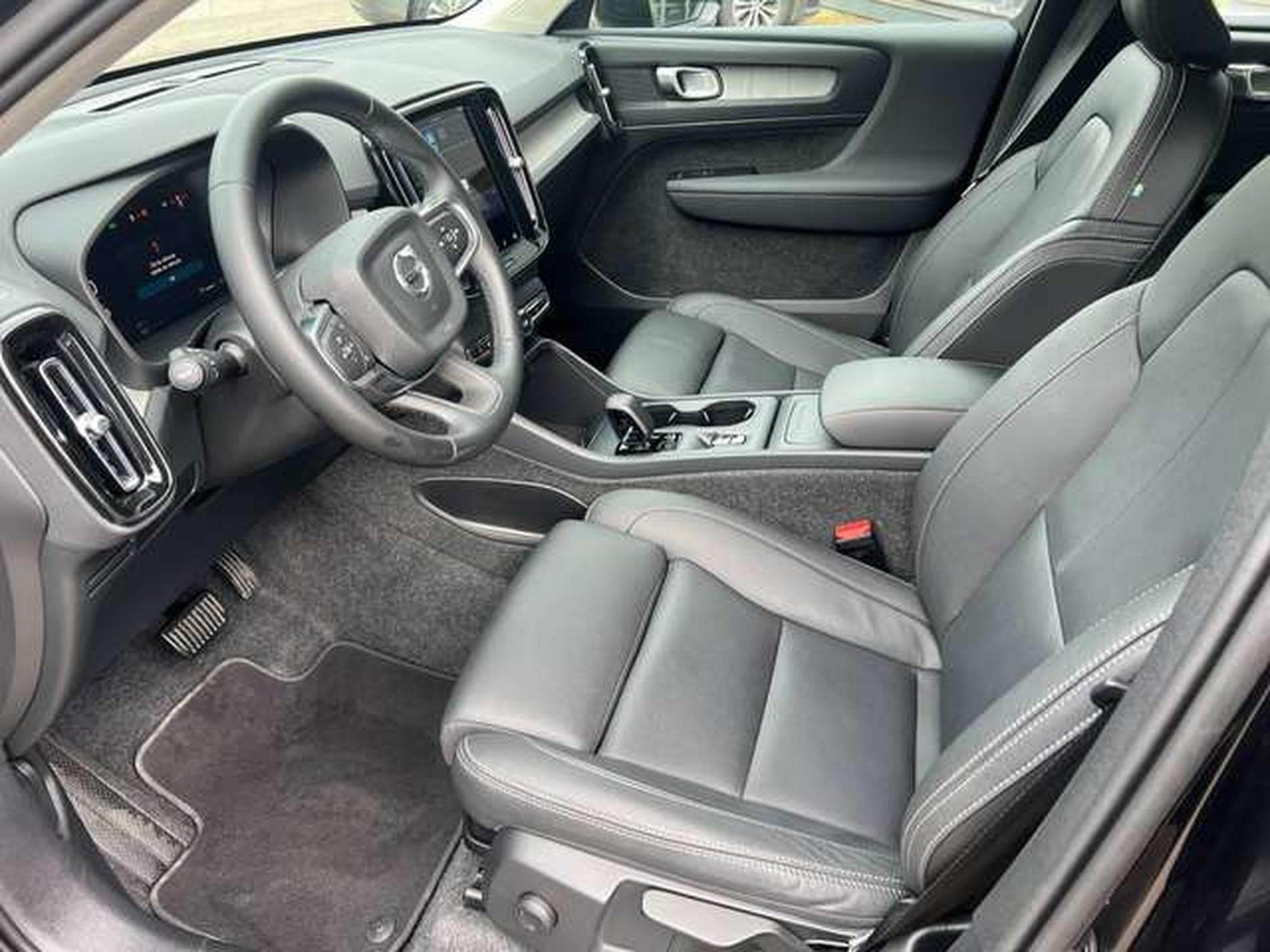 Volvo XC40 ESSENCE 163 CV (2025) - Photo 4