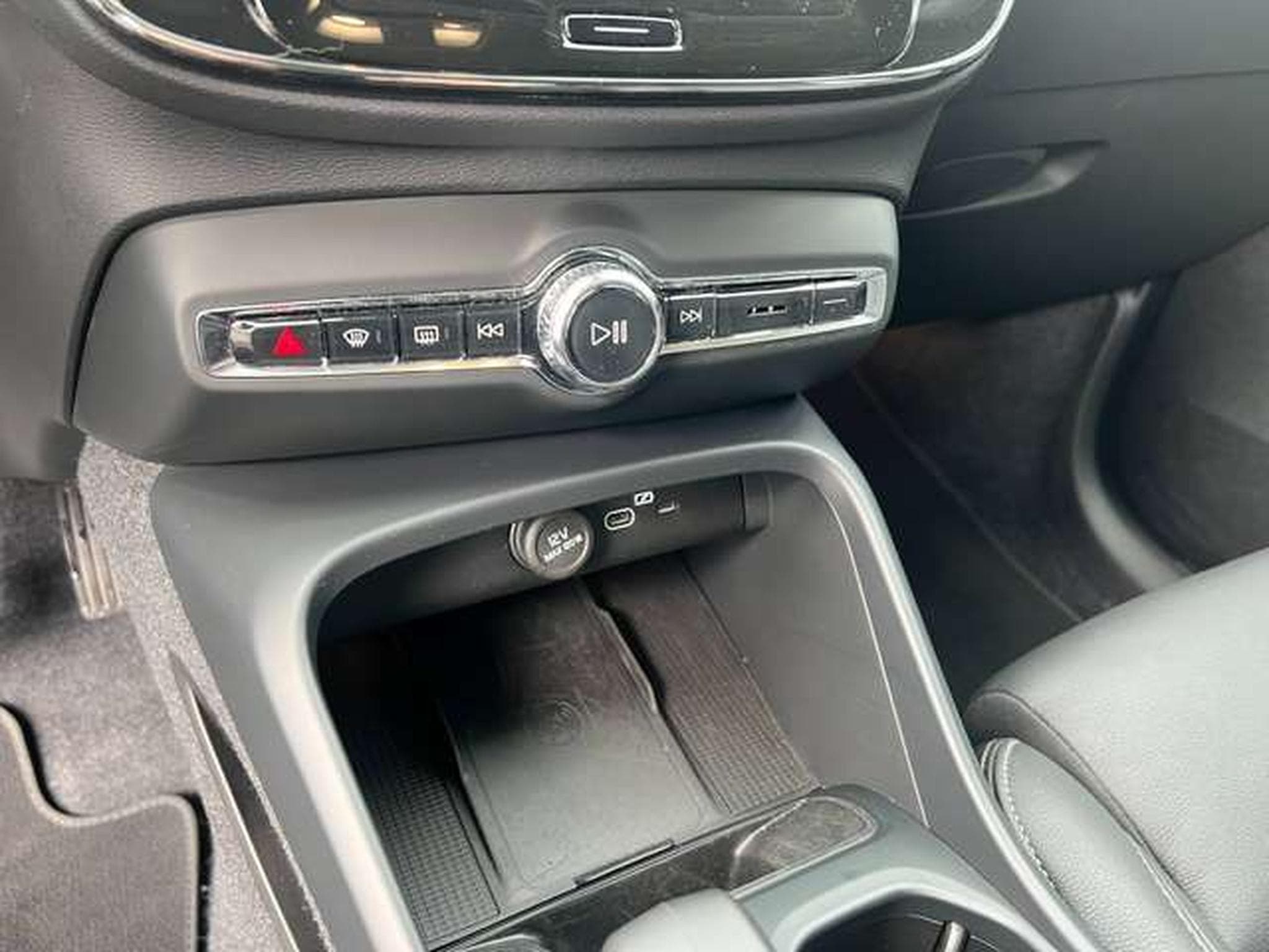 Volvo XC40 ESSENCE 163 CV (2025) - Photo 7