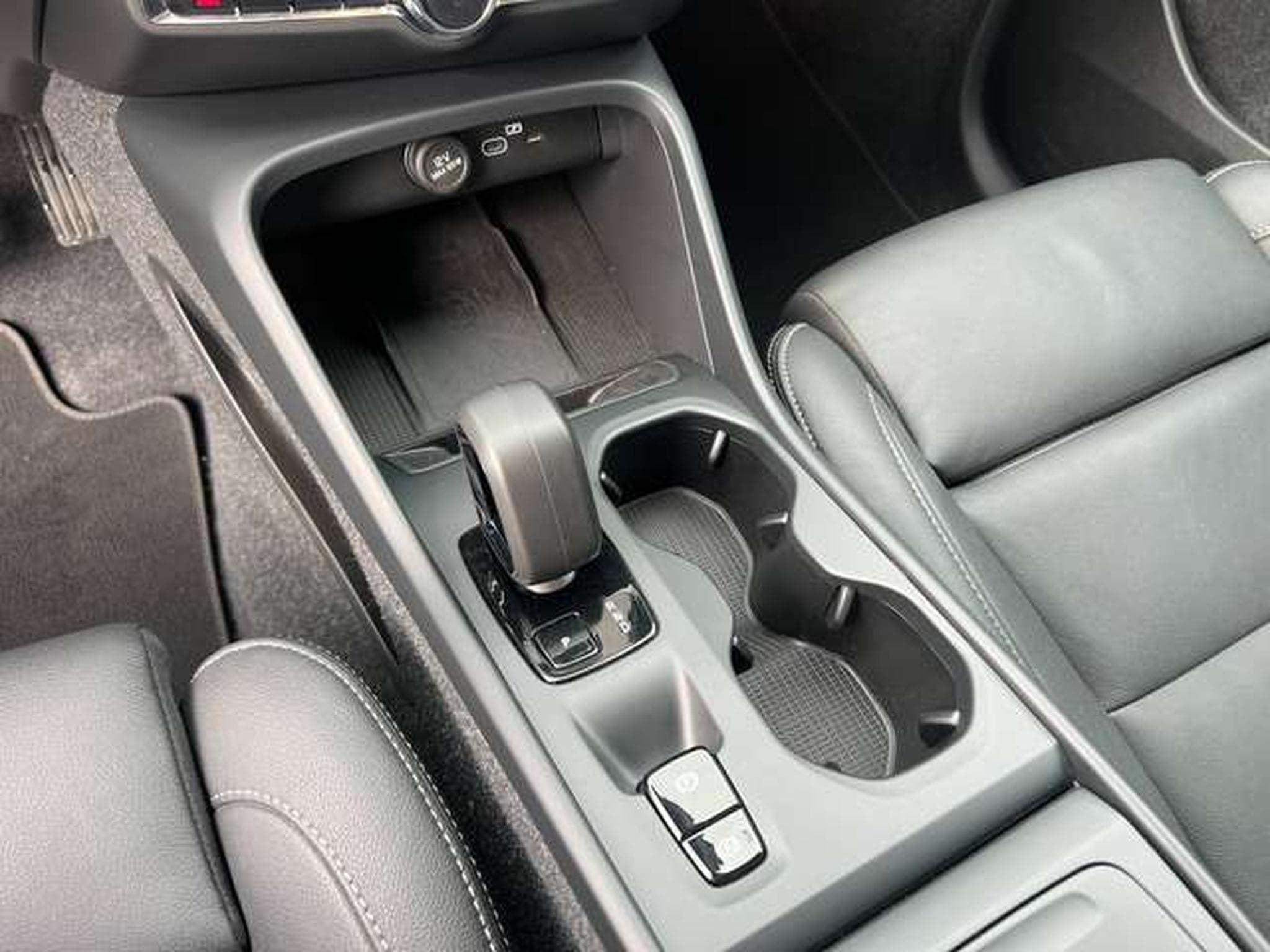 Volvo XC40 ESSENCE 163 CV (2025) - Photo 8