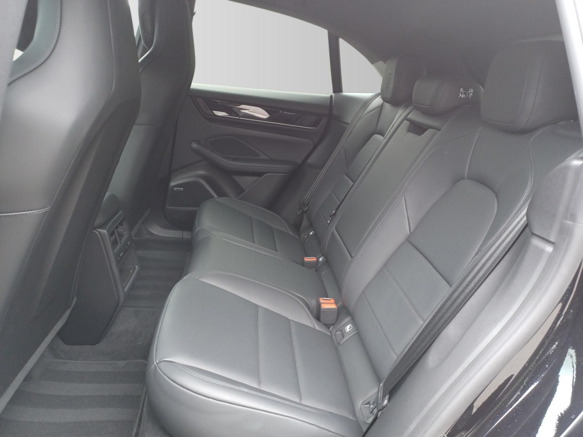 Porsche Macan BEV (2025) - Photo 12