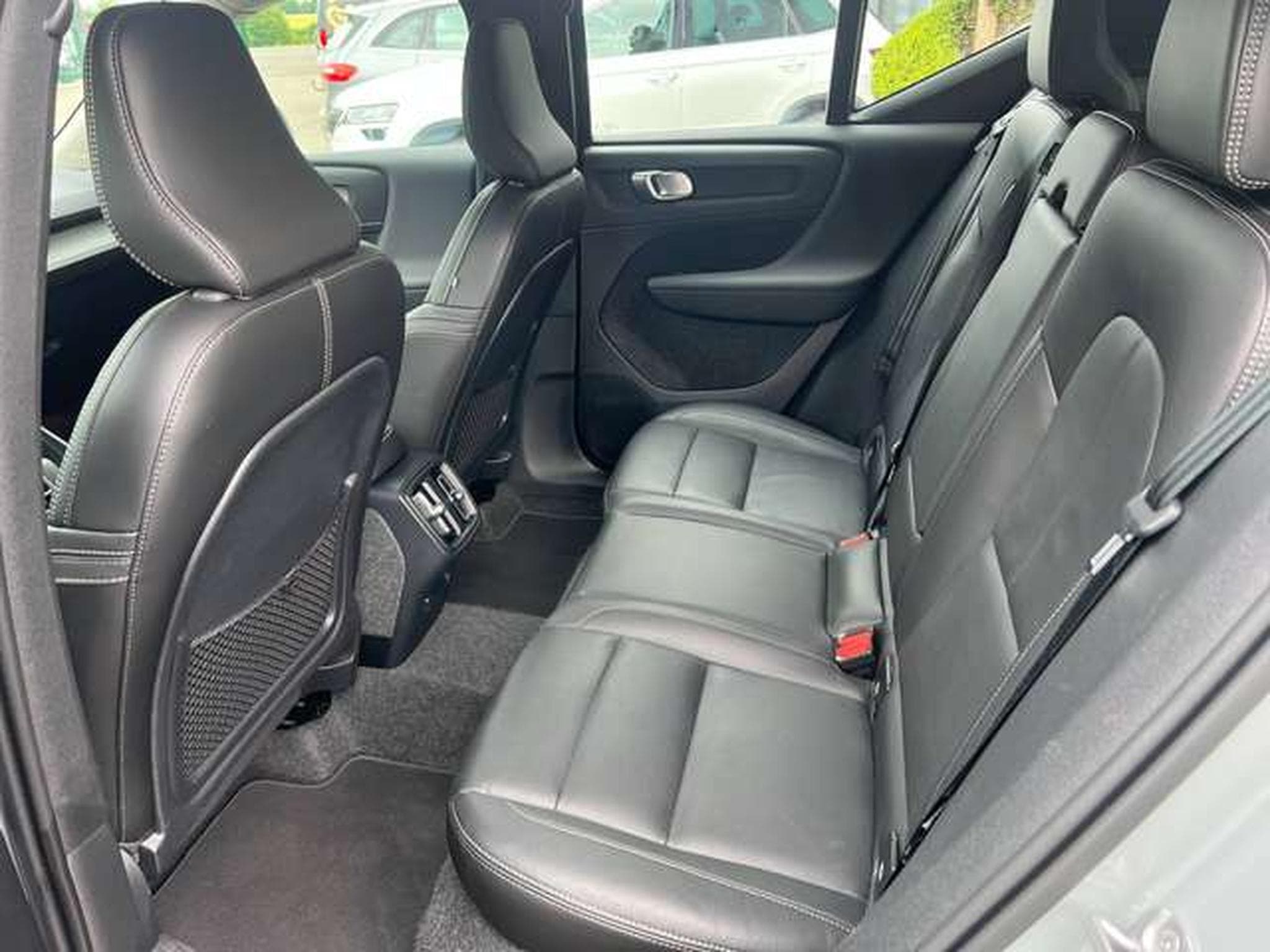 Volvo XC40 2.0 B3 163 CV (2024) - Photo 13