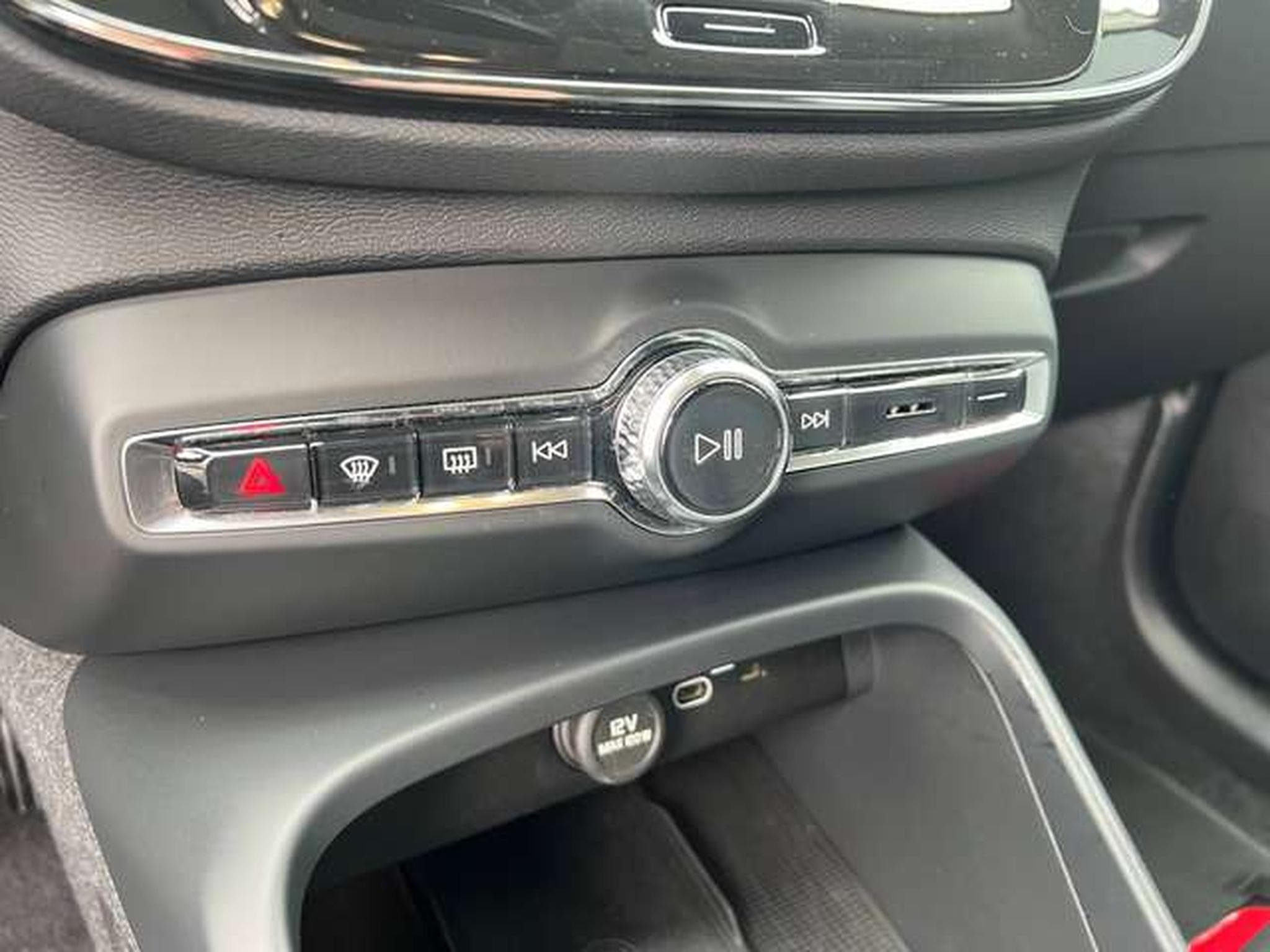 Volvo XC40 2.0 B3 163 CV (2024) - Photo 7