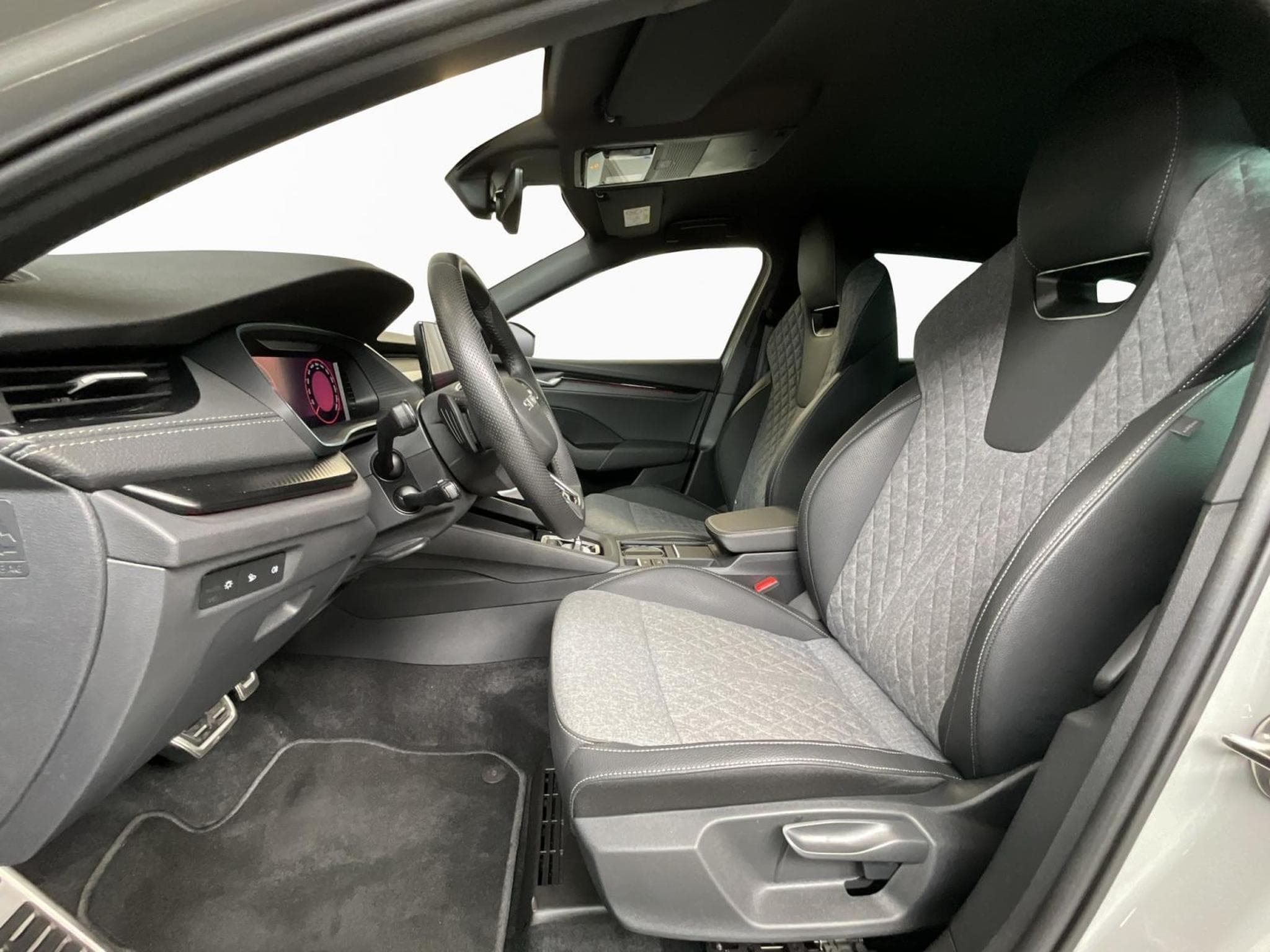 Skoda Octavia Combi+Sportline+DSG+P.Comfort+AHK+P.Light&View (2025) - Foto 11
