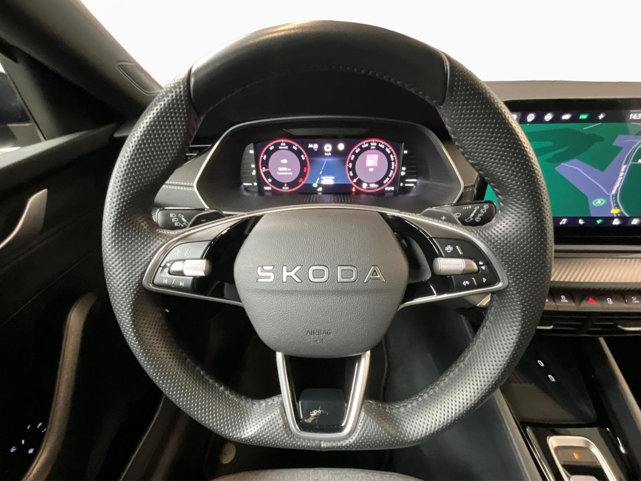 Skoda Octavia Combi+Sportline+DSG+P.Comfort+AHK+P.Light&View (2025) - Foto 12