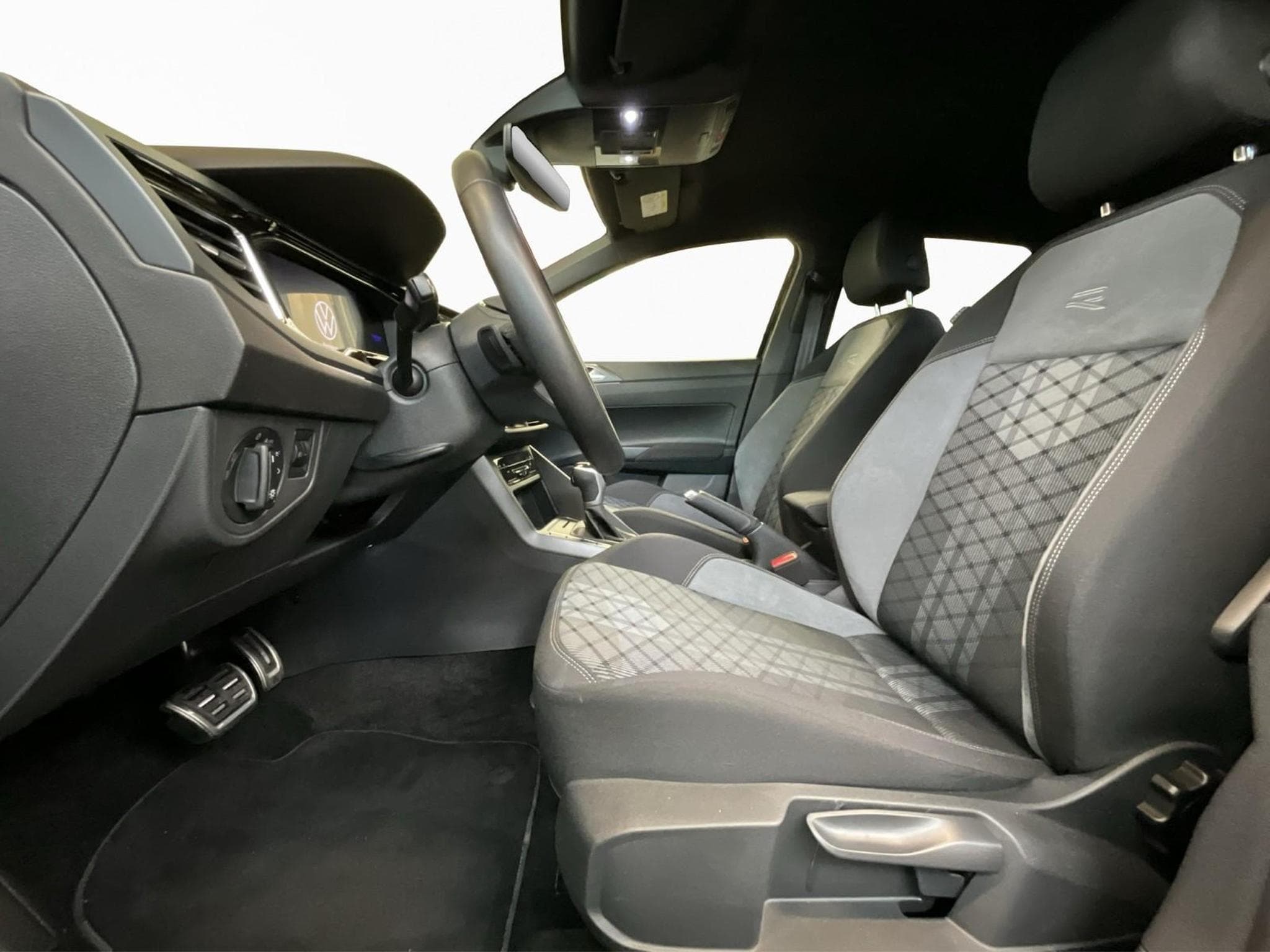 VW Polo R-Line+DSG+P.Assisted+P.Lumiere (2025) - Foto 11