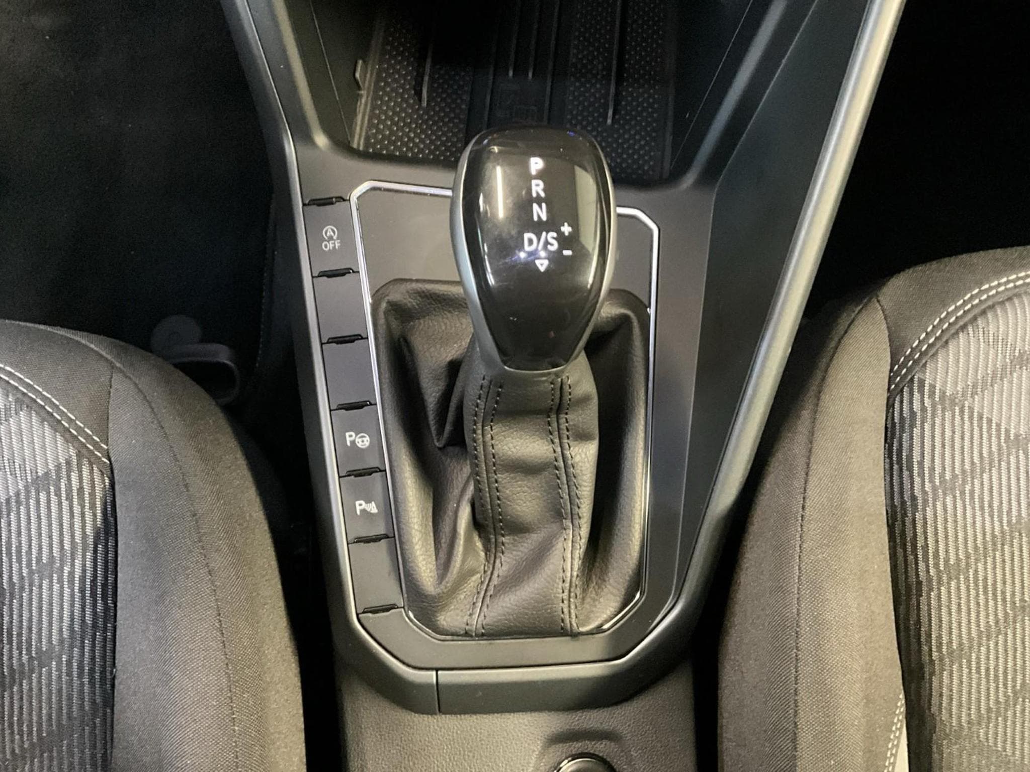 VW Polo R-Line+DSG+P.Assisted+P.Lumiere (2025) - Foto 14