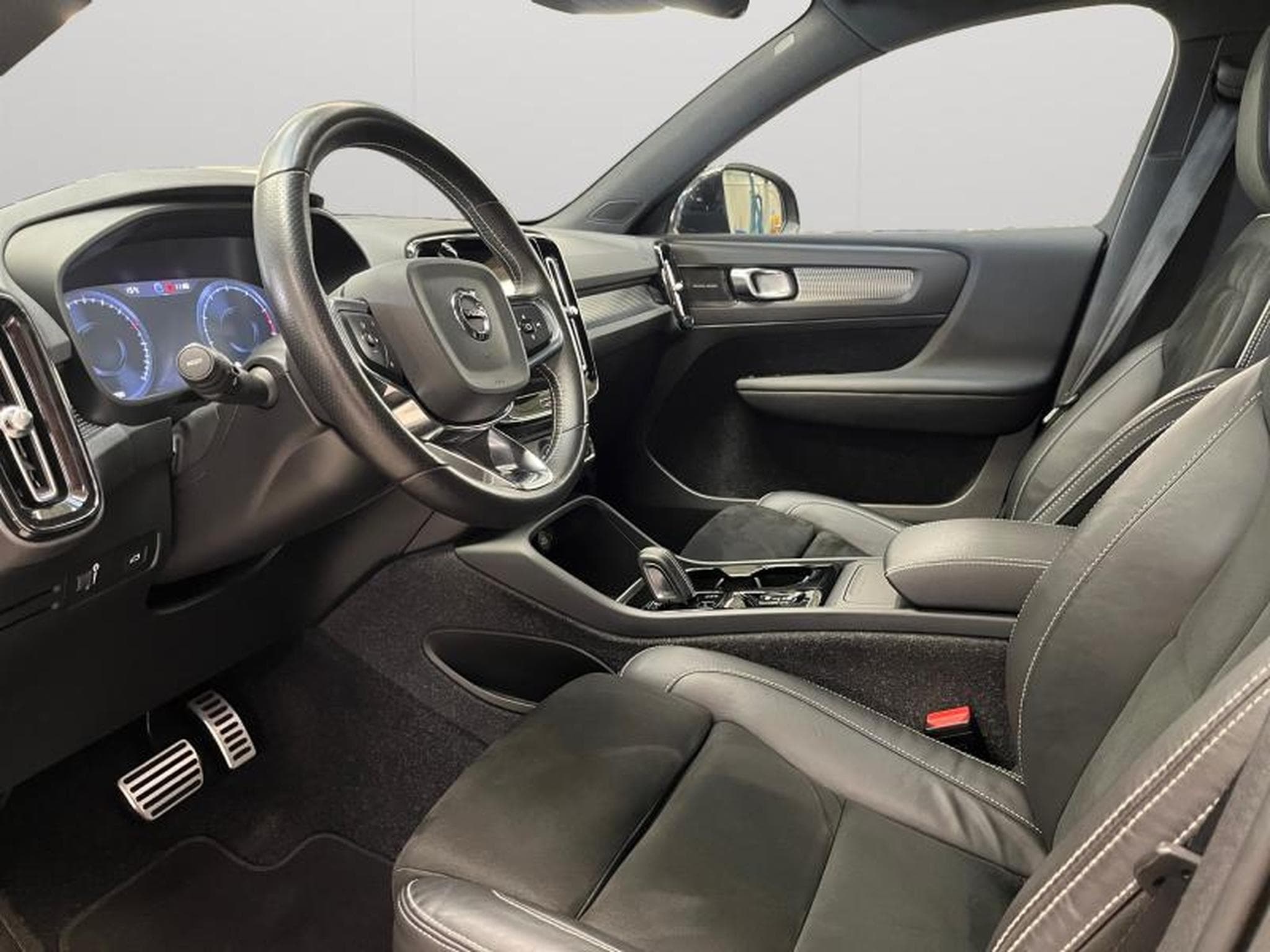 Volvo XC40 B4 R-Design / Essence (2021) - Foto 10