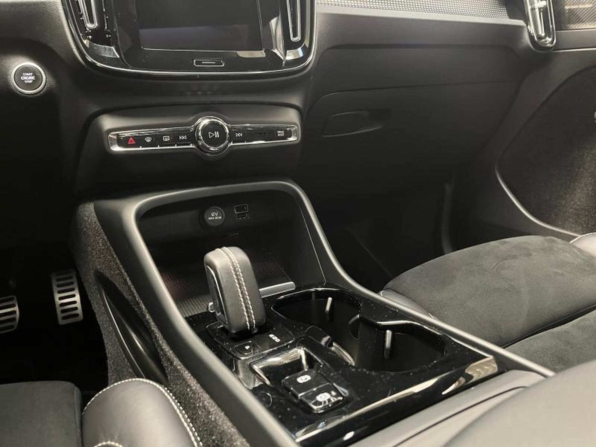 Volvo XC40 B4 R-Design / Essence (2021) - Foto 11