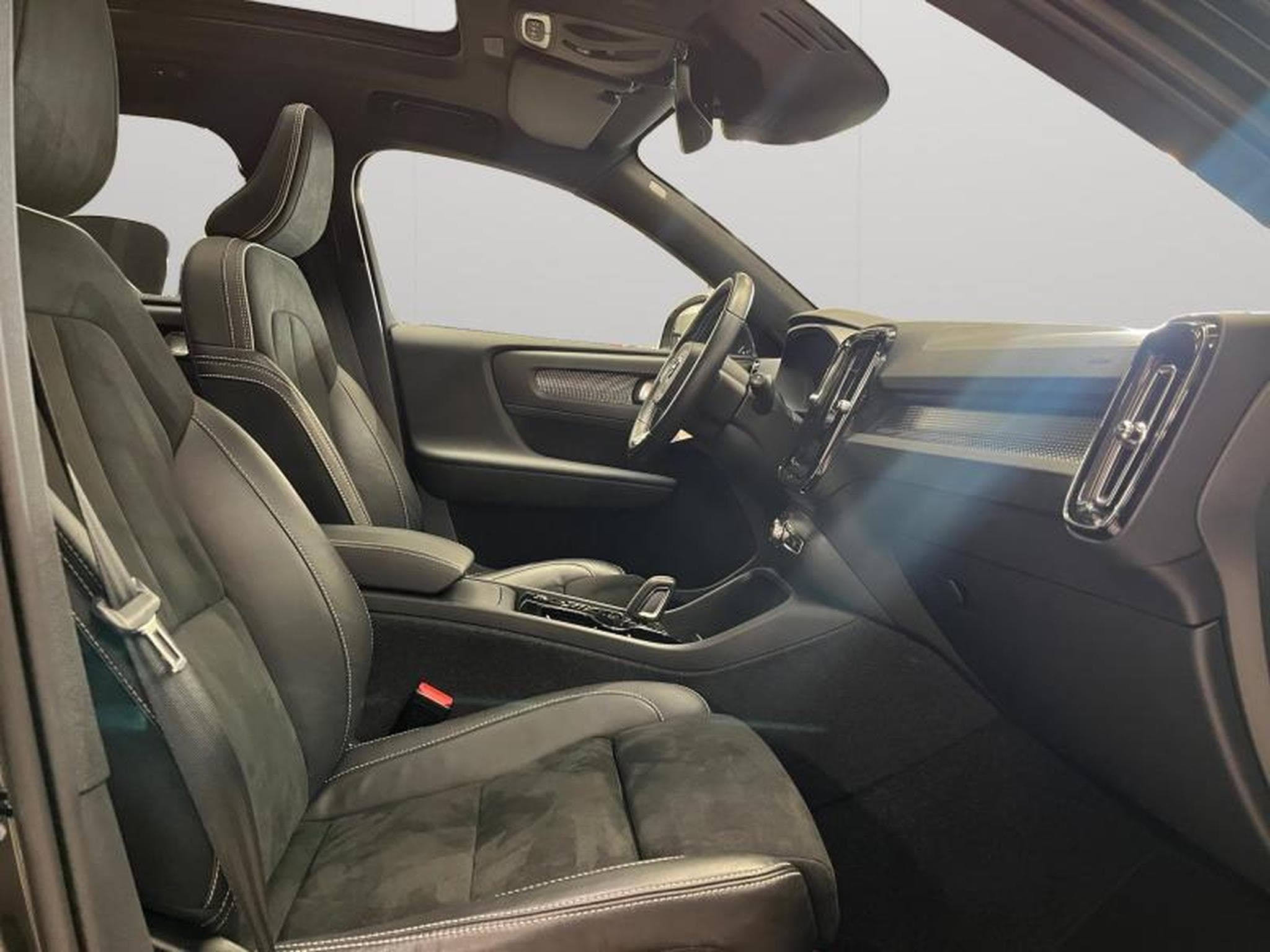 Volvo XC40 B4 R-Design / Essence (2021) - Foto 15