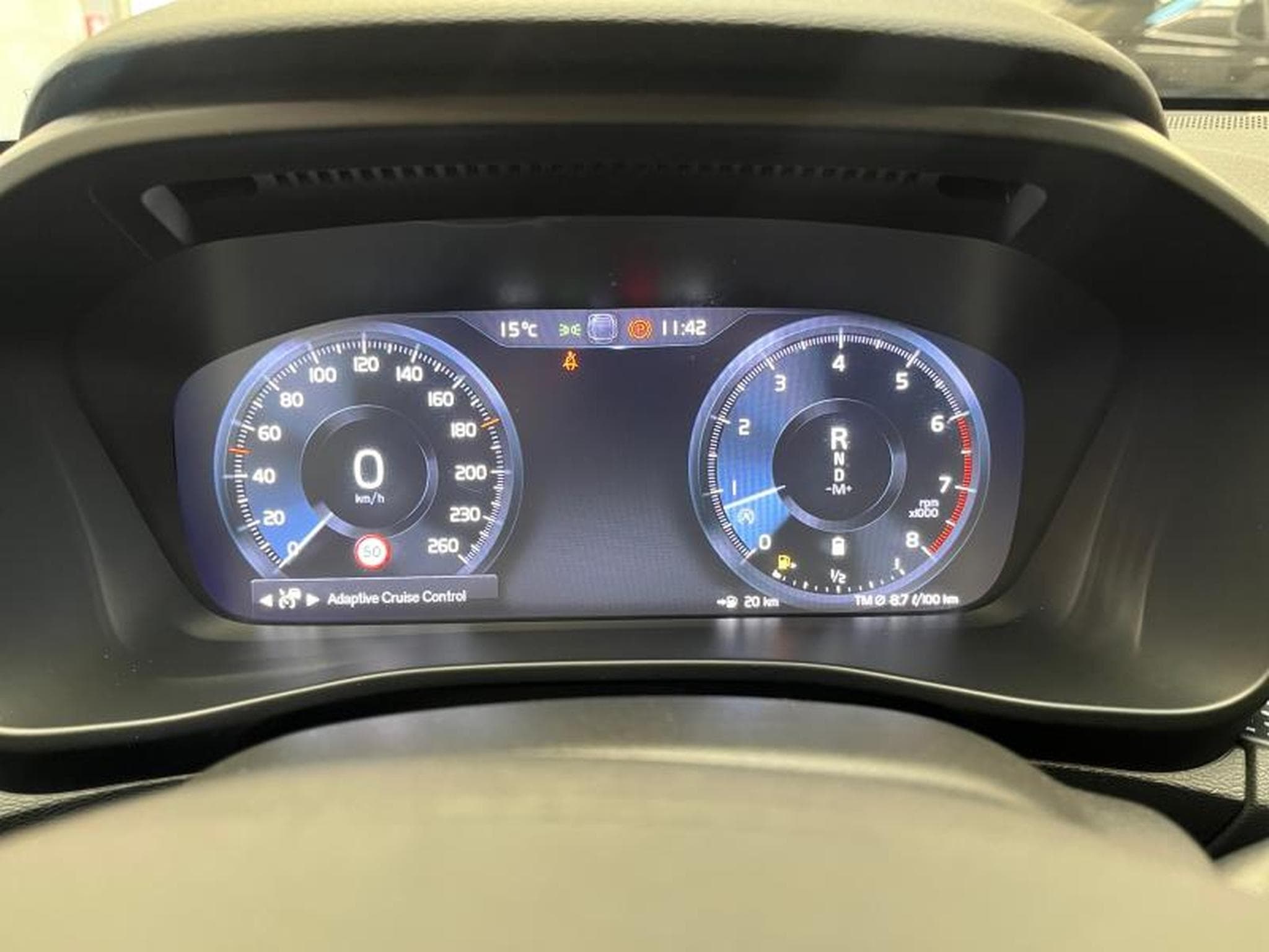 Volvo XC40 B4 R-Design / Essence (2021) - Foto 18