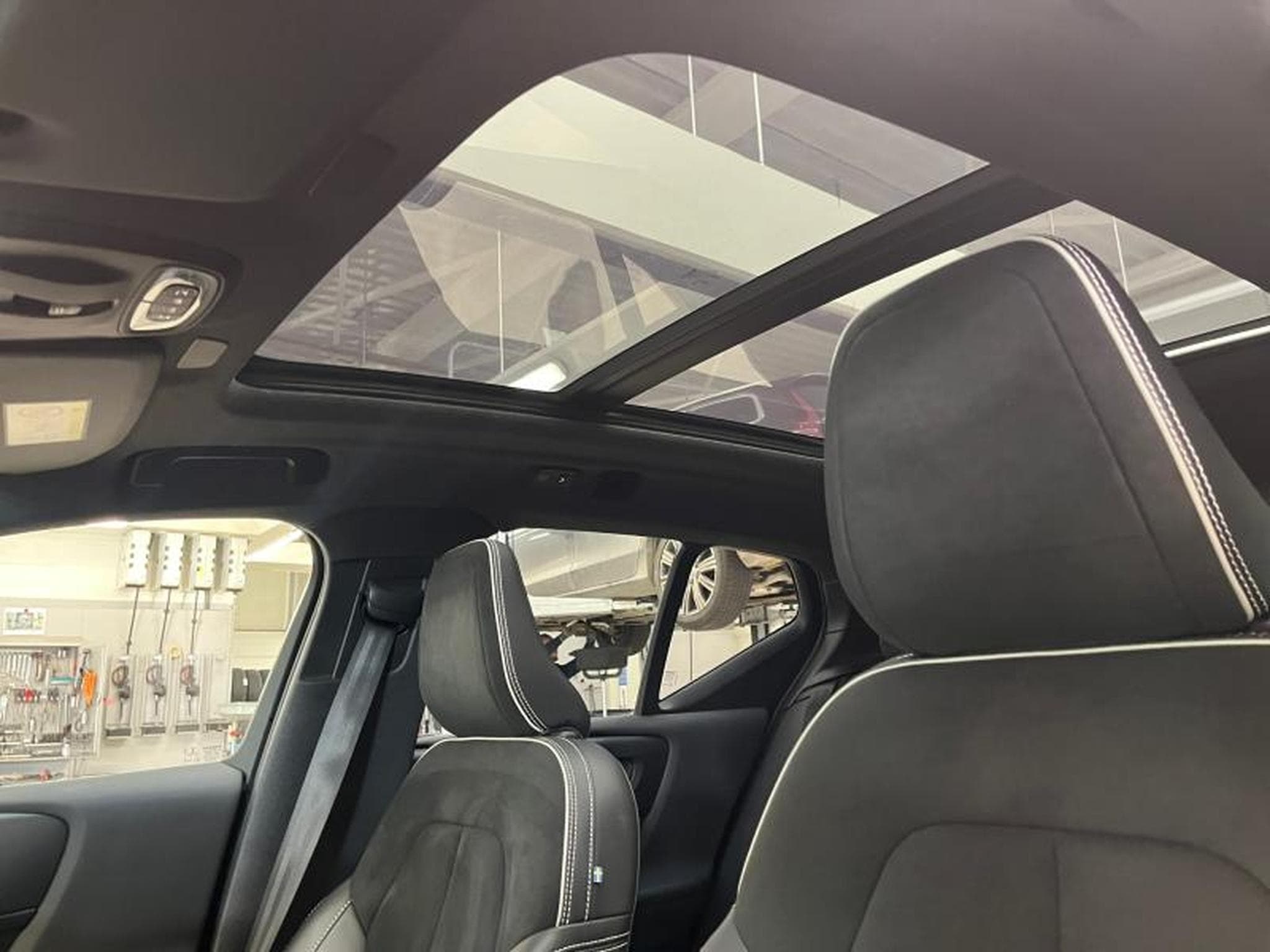Volvo XC40 B4 R-Design / Essence (2021) - Foto 21
