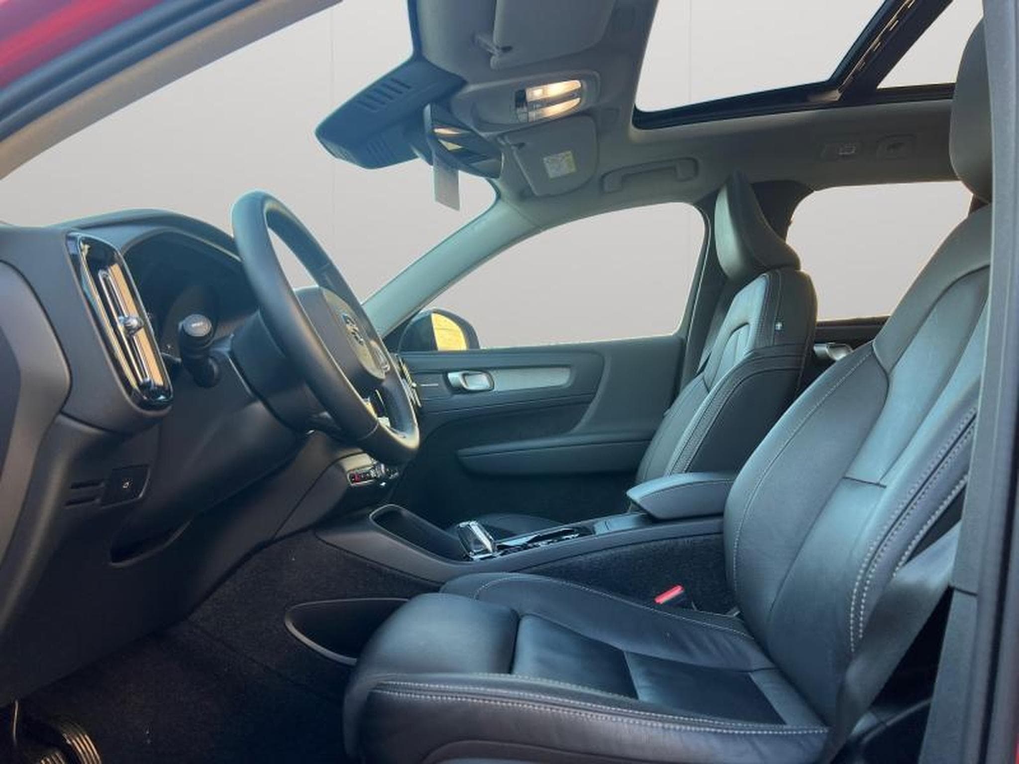 Volvo XC40 B4 Ultimate /Essence (2024) - Photo 10