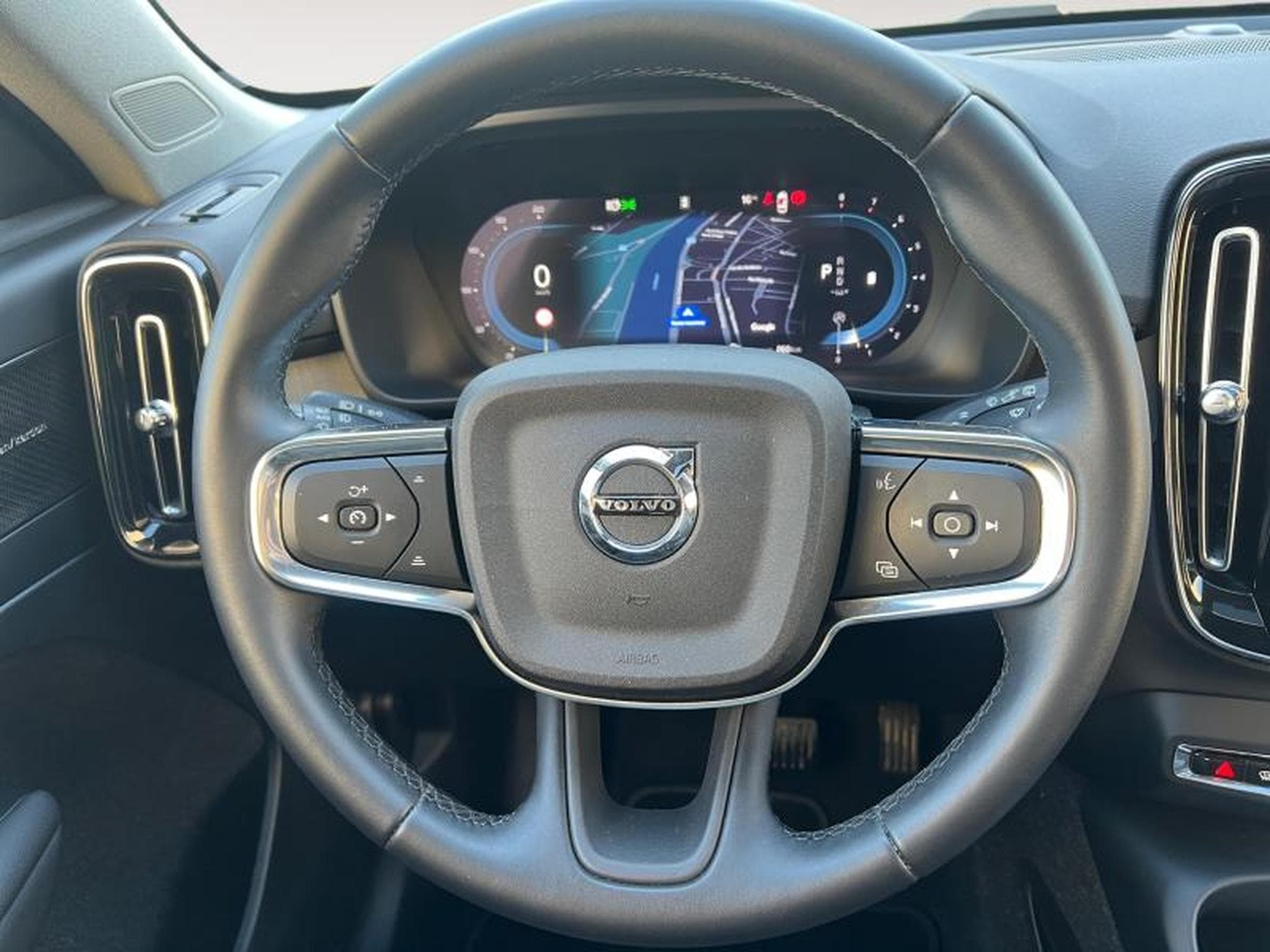 Volvo XC40 B4 Ultimate /Essence (2024) - Photo 12