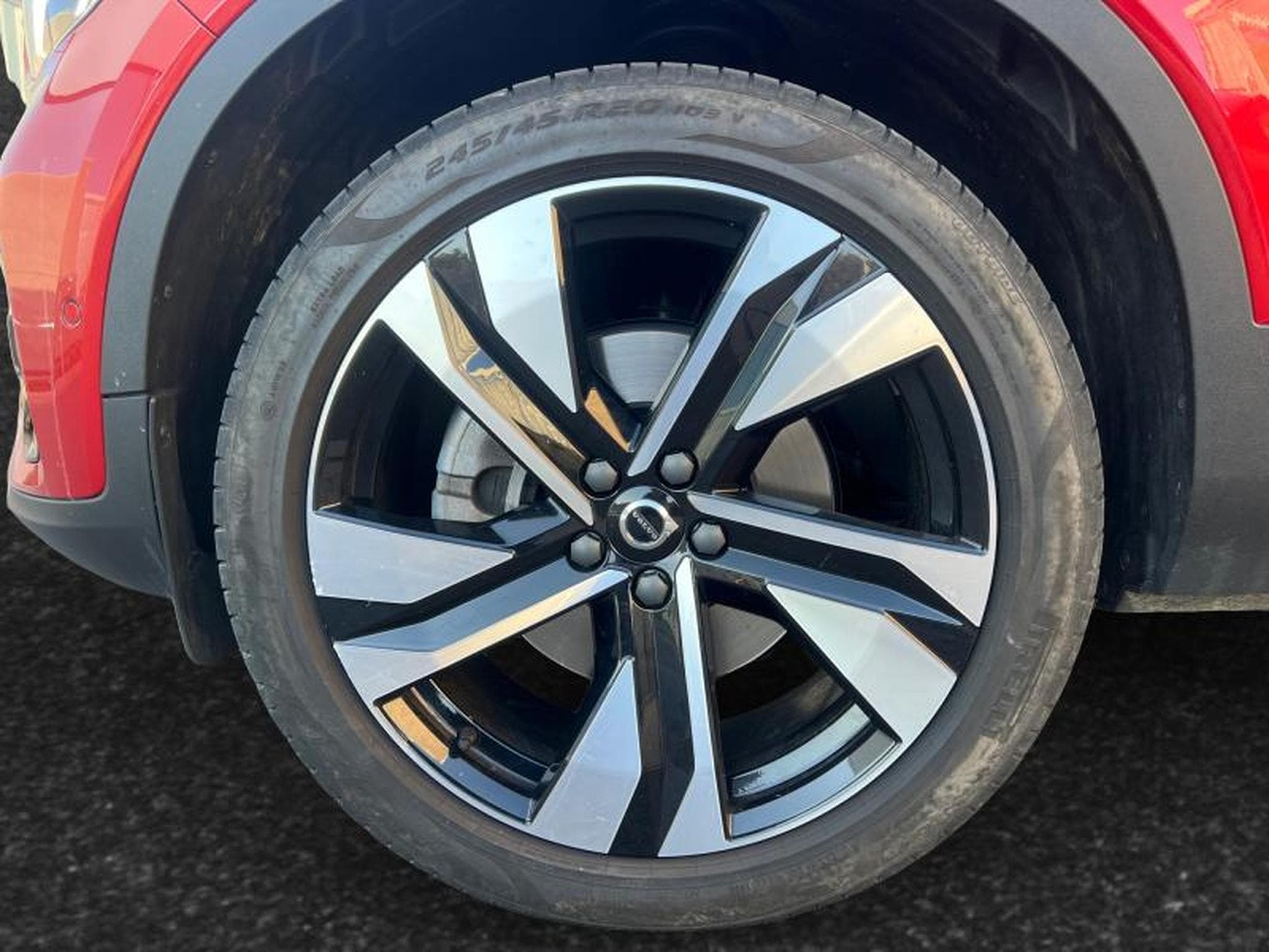 Volvo XC40 B4 Ultimate /Essence (2024) - Photo 14