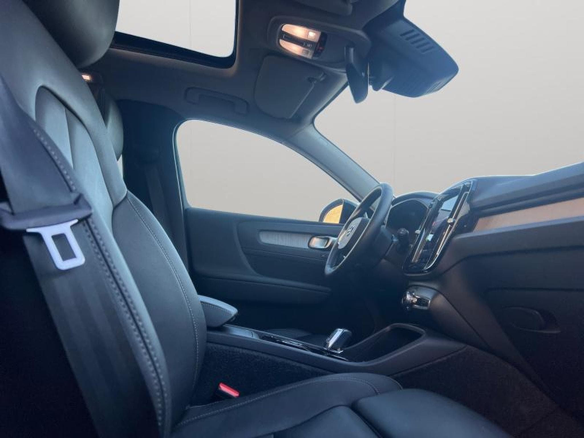 Volvo XC40 B4 Ultimate /Essence (2024) - Photo 15