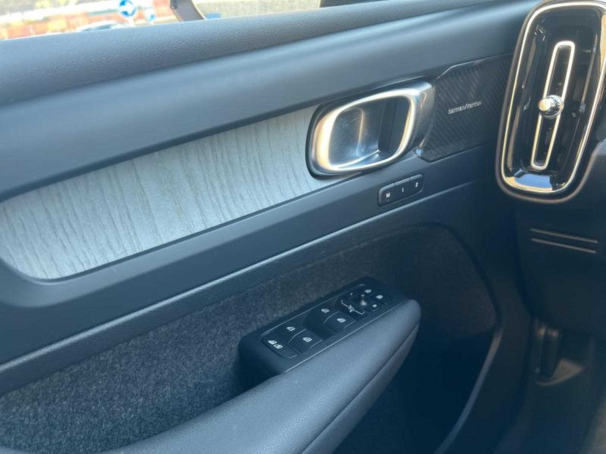 Volvo XC40 B4 Ultimate /Essence (2024) - Photo 20