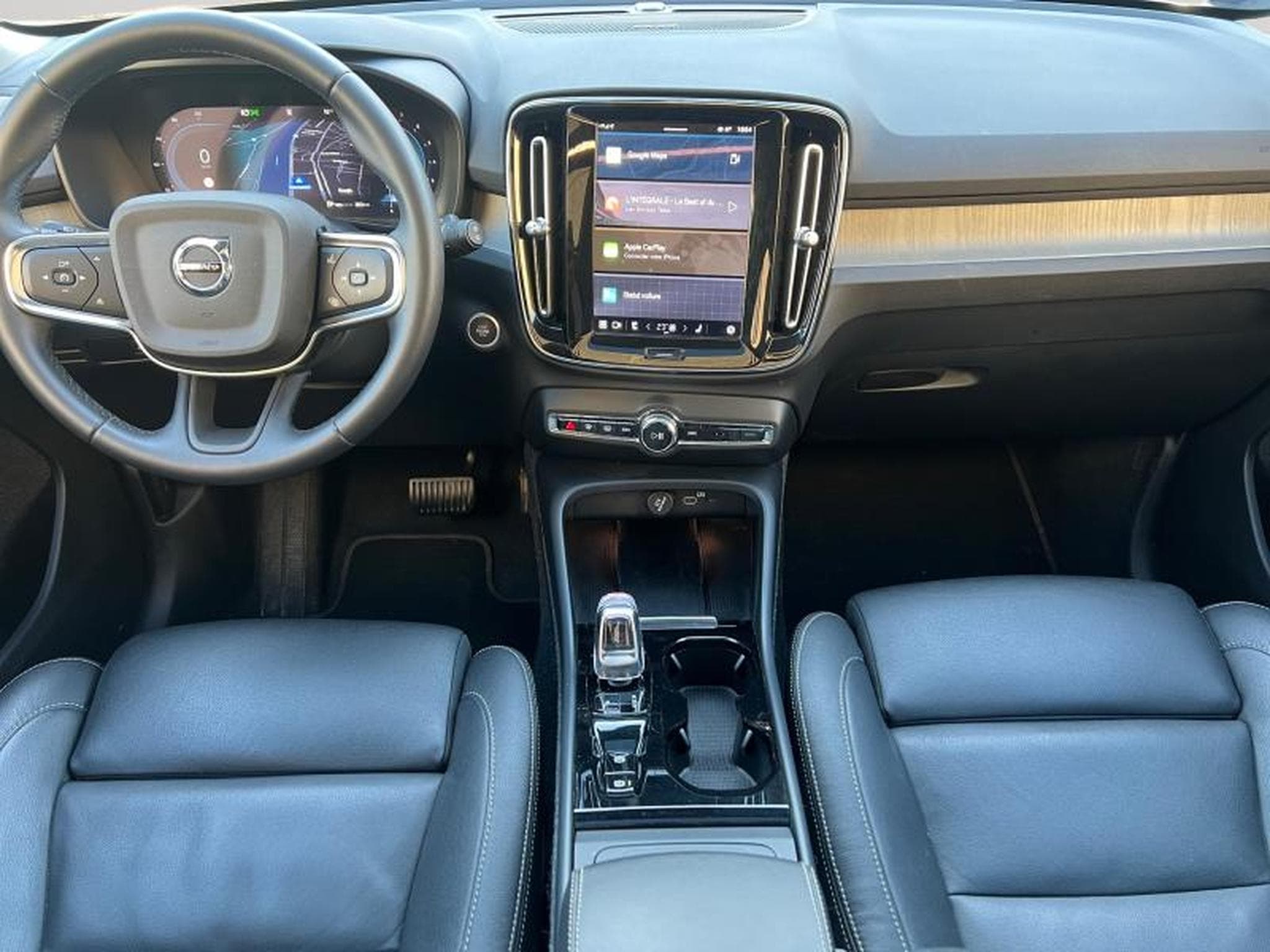 Volvo XC40 B4 Ultimate /Essence (2024) - Photo 3
