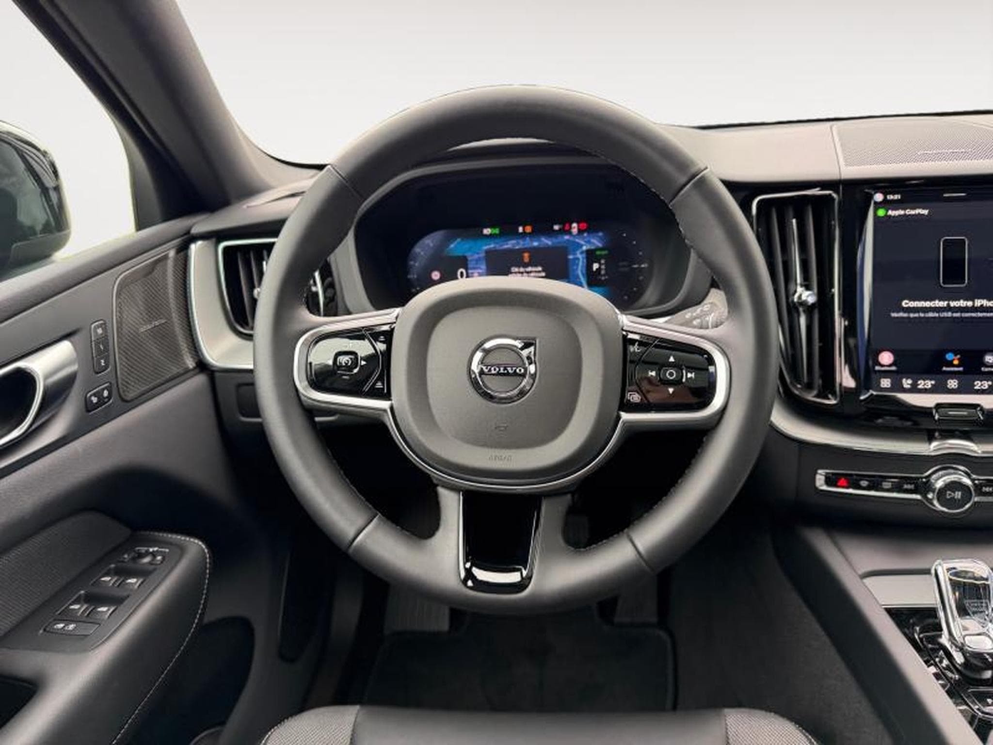 Volvo XC60 T6 Plus Dark / Hybride KIT HIVER INCLUS (2025) - Photo 12