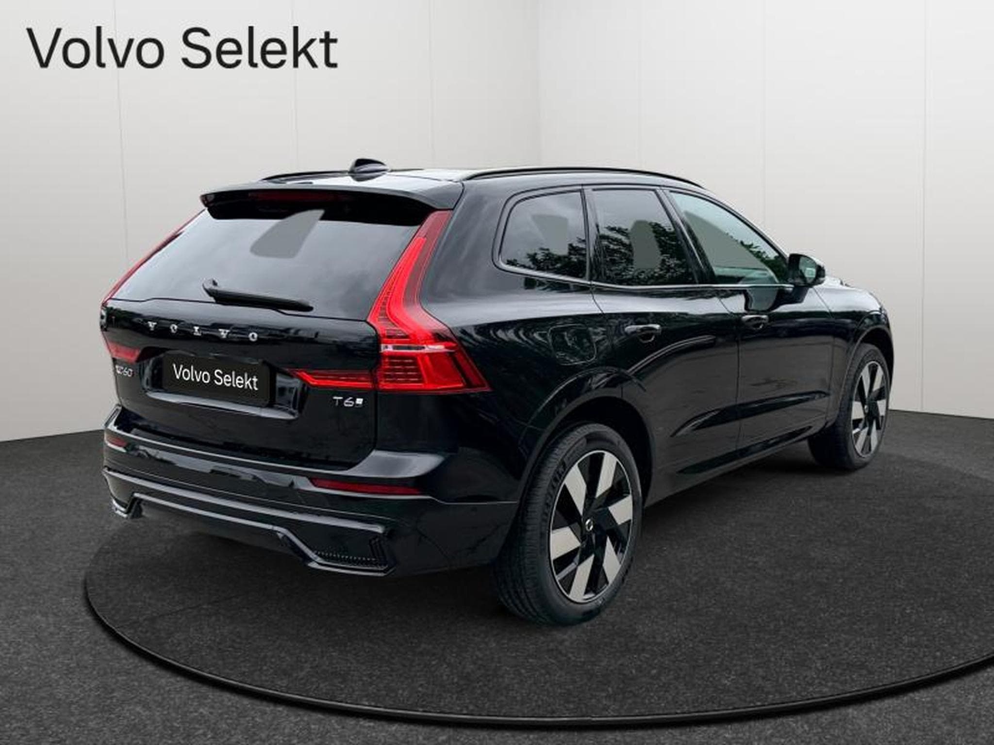 Volvo XC60 T6 Plus Dark / Hybride KIT HIVER INCLUS (2025) - Photo 2