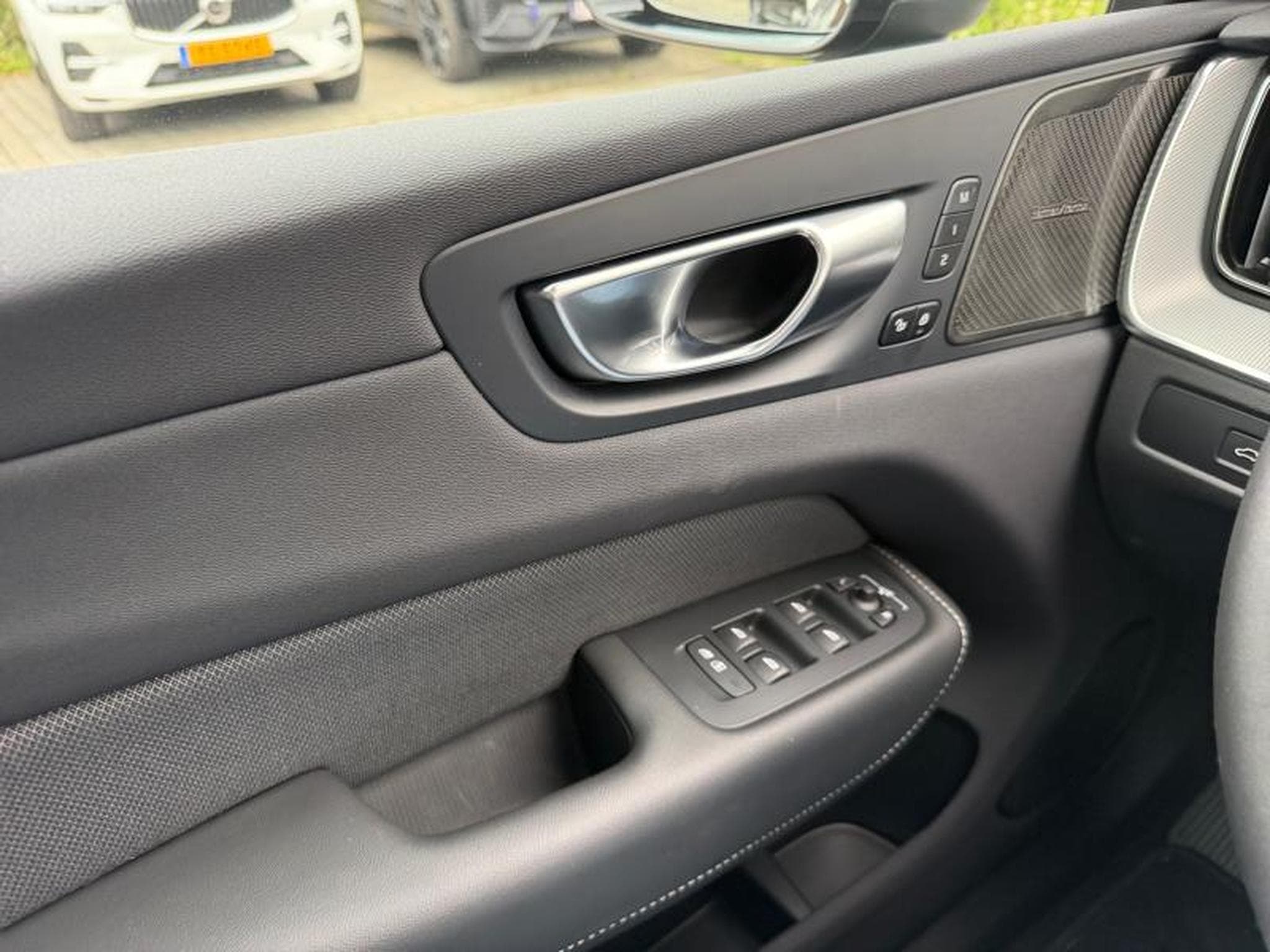 Volvo XC60 T6 Plus Dark / Hybride KIT HIVER INCLUS (2025) - Photo 20