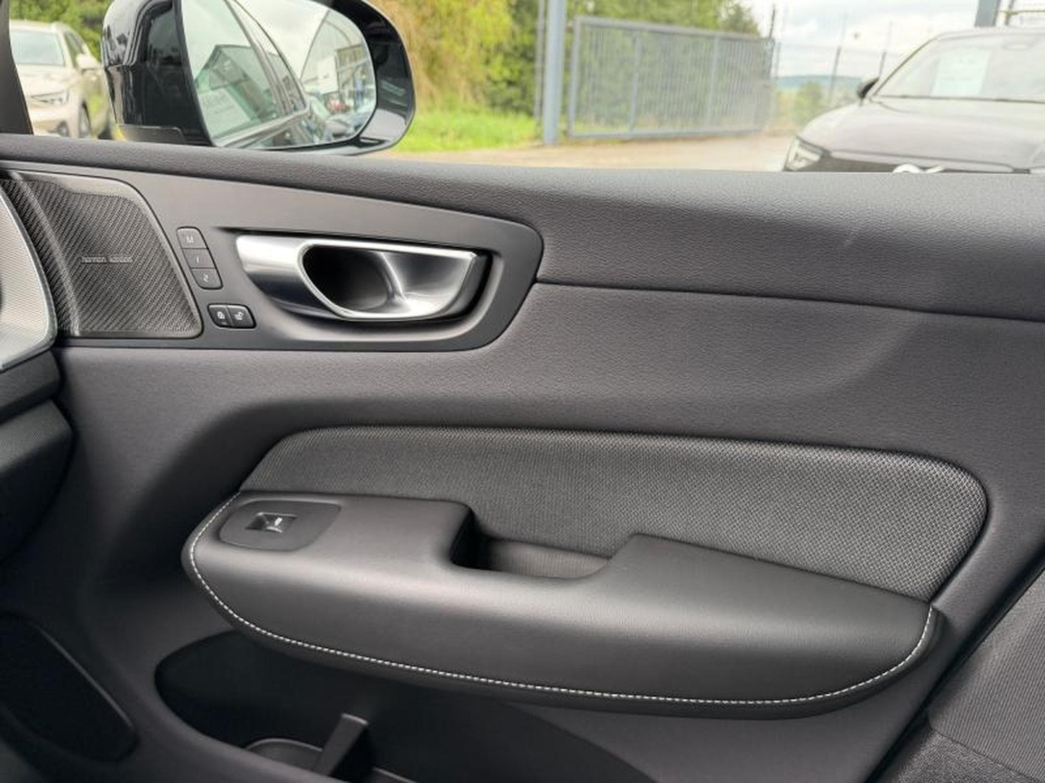 Volvo XC60 T6 Plus Dark / Hybride KIT HIVER INCLUS (2025) - Photo 21