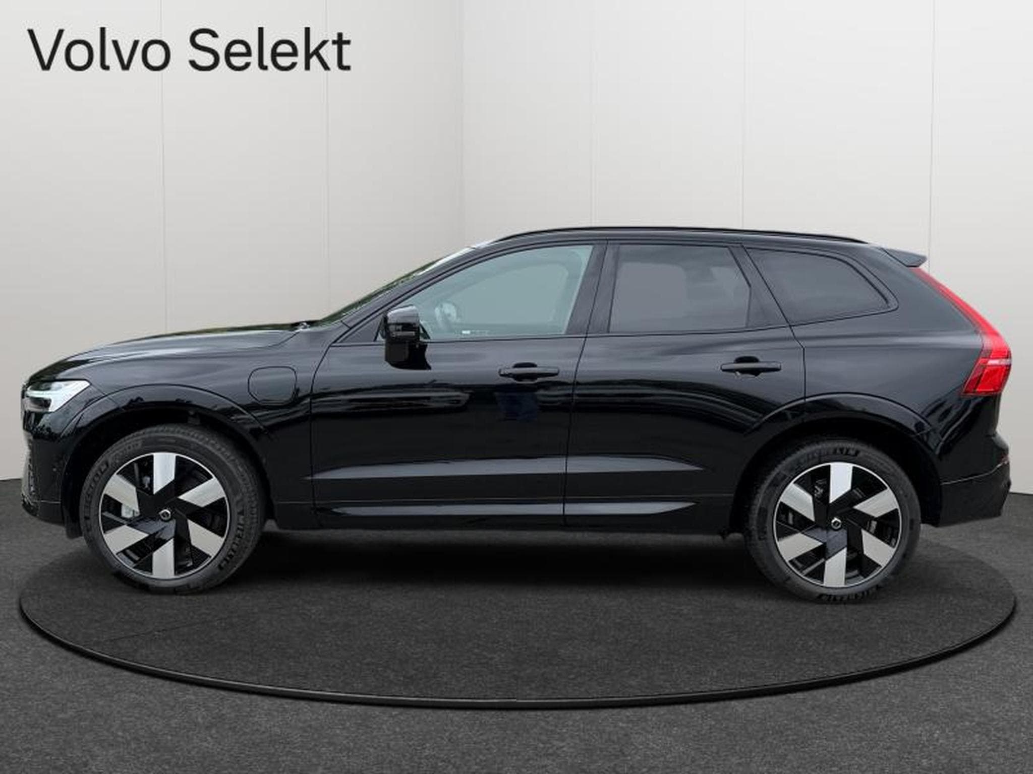 Volvo XC60 T6 Plus Dark / Hybride KIT HIVER INCLUS (2025) - Photo 4