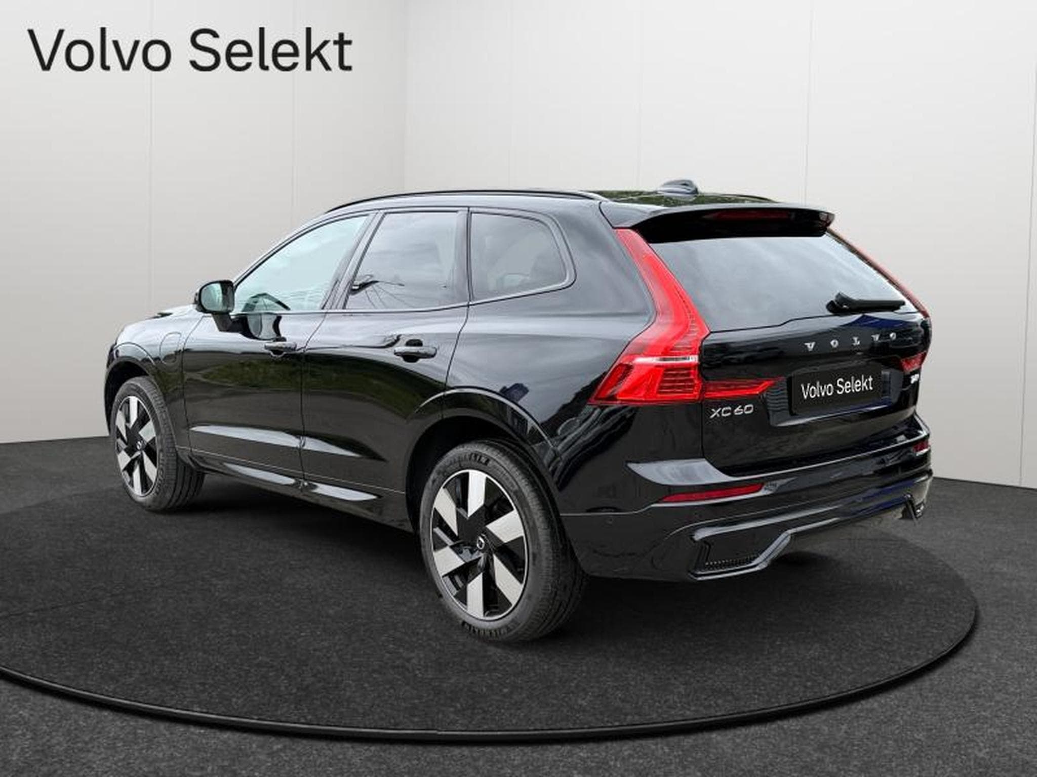 Volvo XC60 T6 Plus Dark / Hybride KIT HIVER INCLUS (2025) - Photo 5