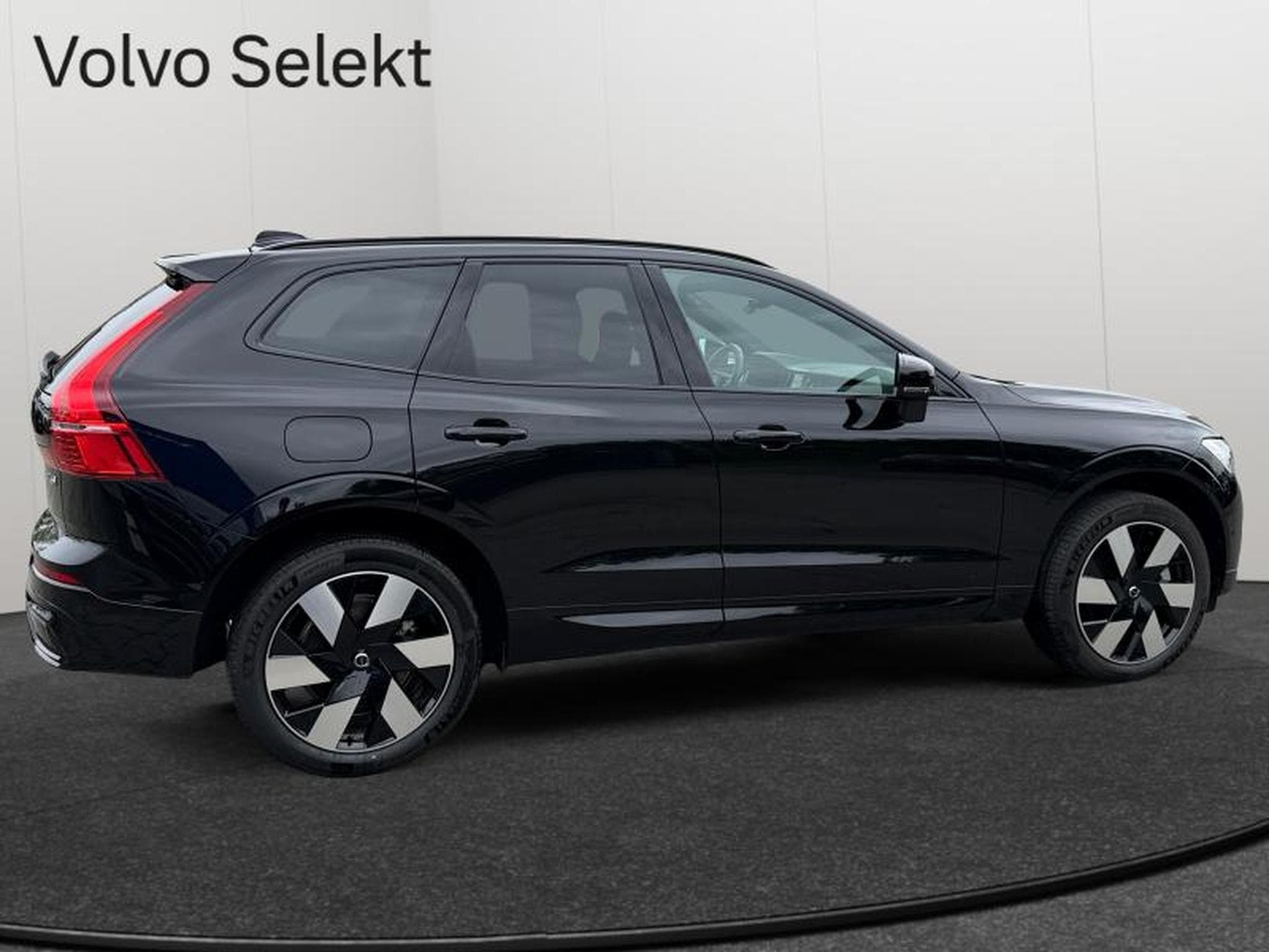 Volvo XC60 T6 Plus Dark / Hybride KIT HIVER INCLUS (2025) - Photo 7
