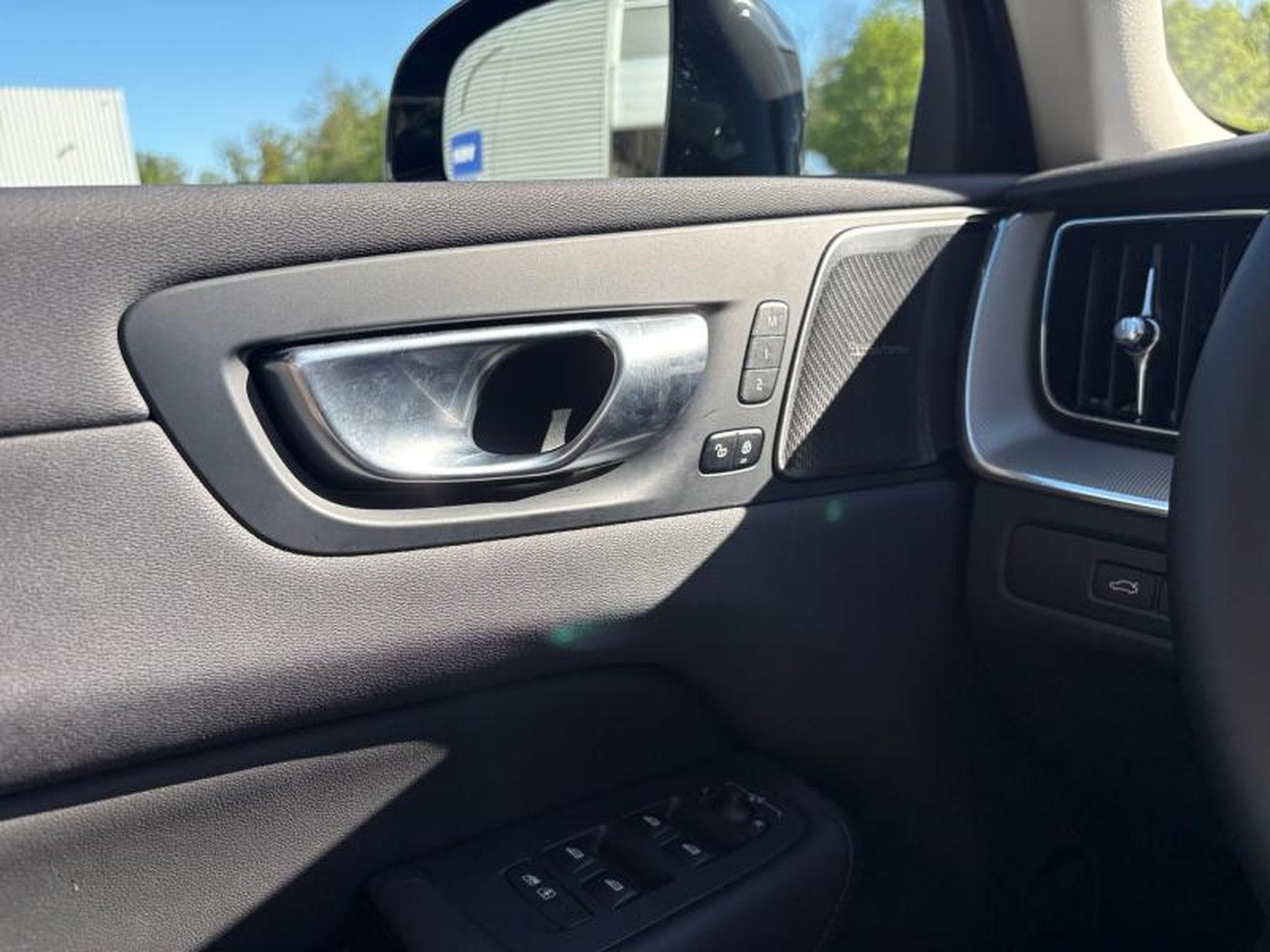 Volvo XC60 T8 Plus Dark / Hybride KIT HIVER INCLUS (2025) - Photo 20