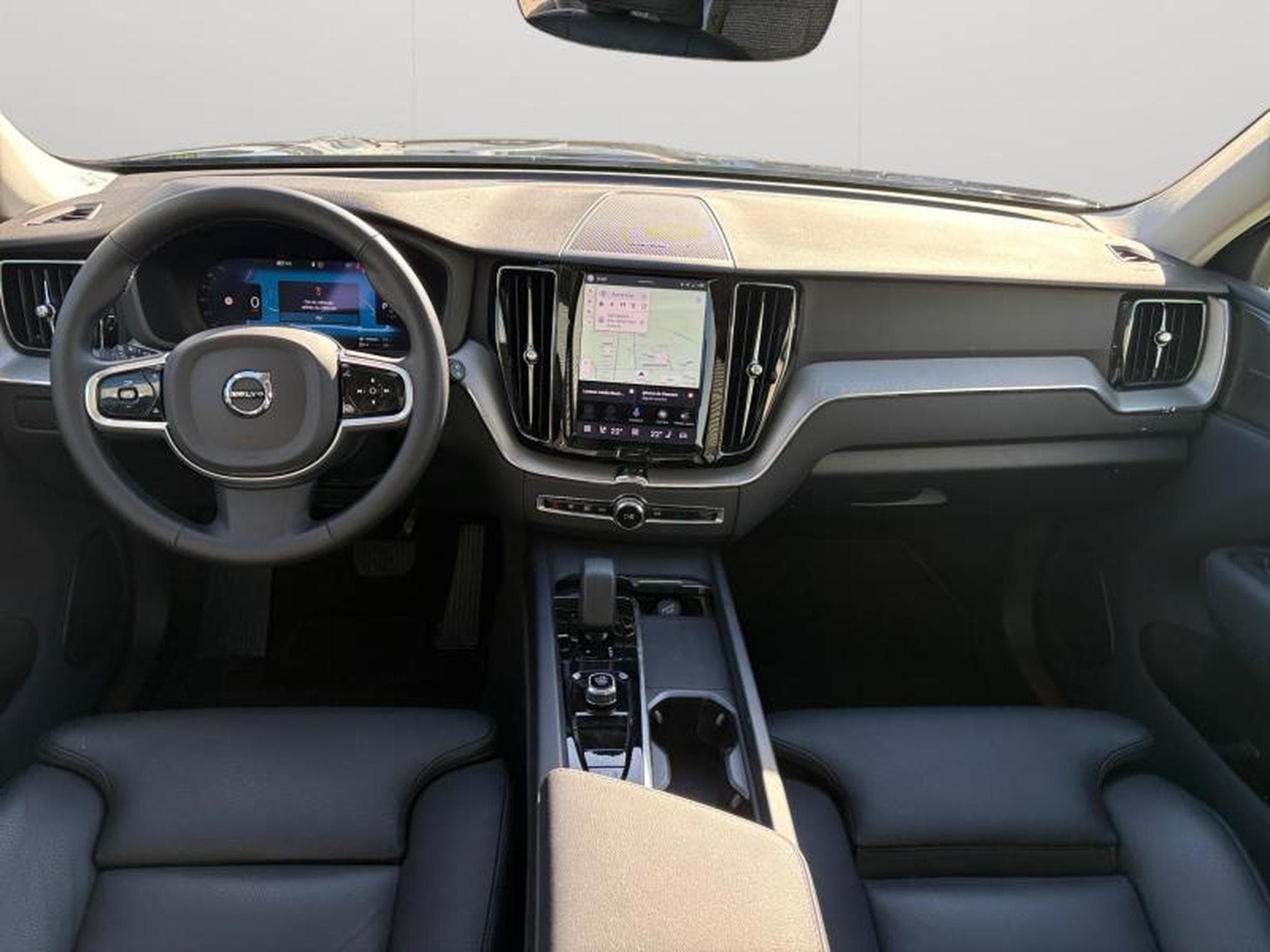 Volvo XC60 T8 Plus Dark / Hybride KIT HIVER INCLUS (2025) - Photo 3