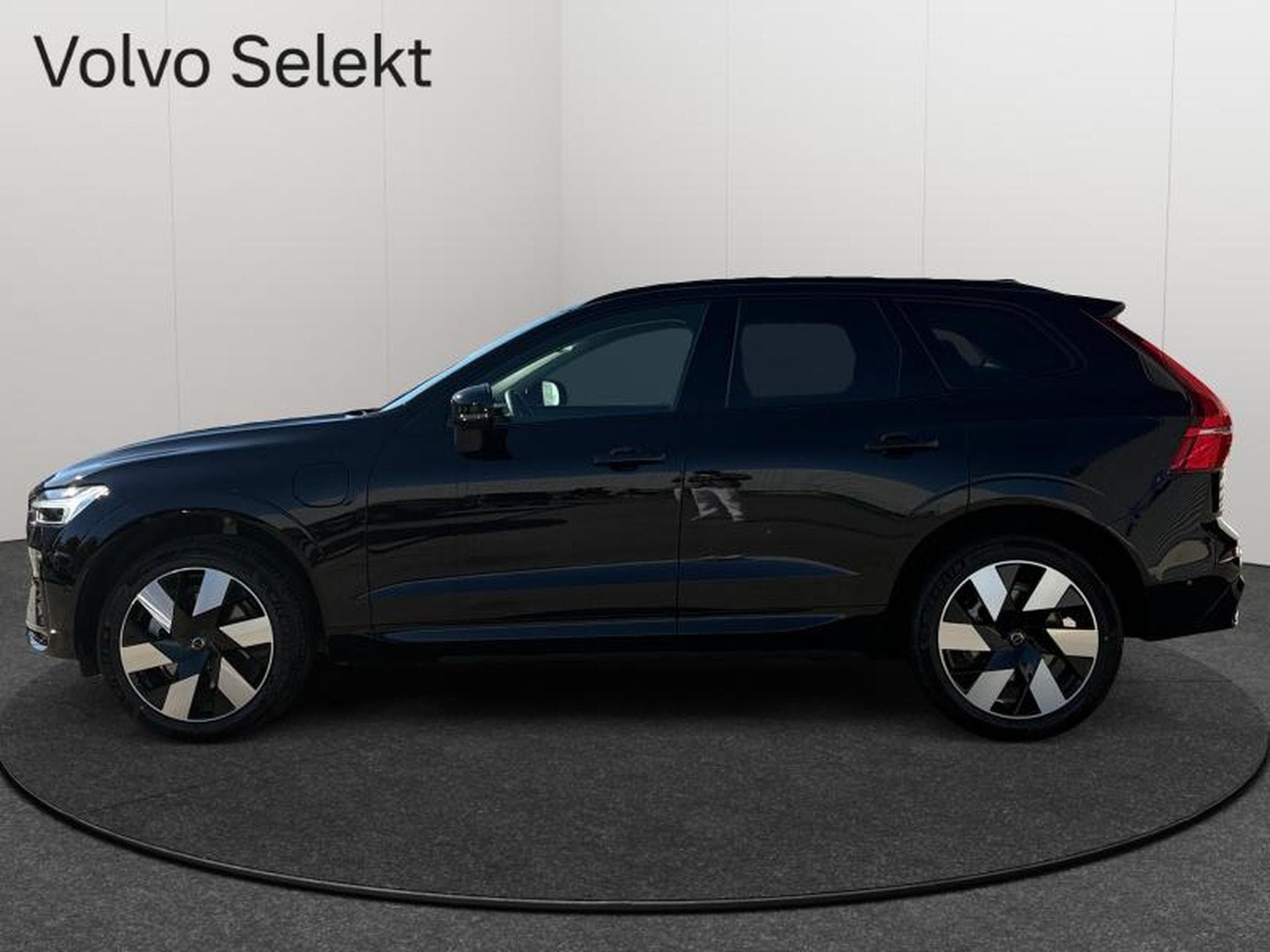 Volvo XC60 T8 Plus Dark / Hybride KIT HIVER INCLUS (2025) - Photo 4
