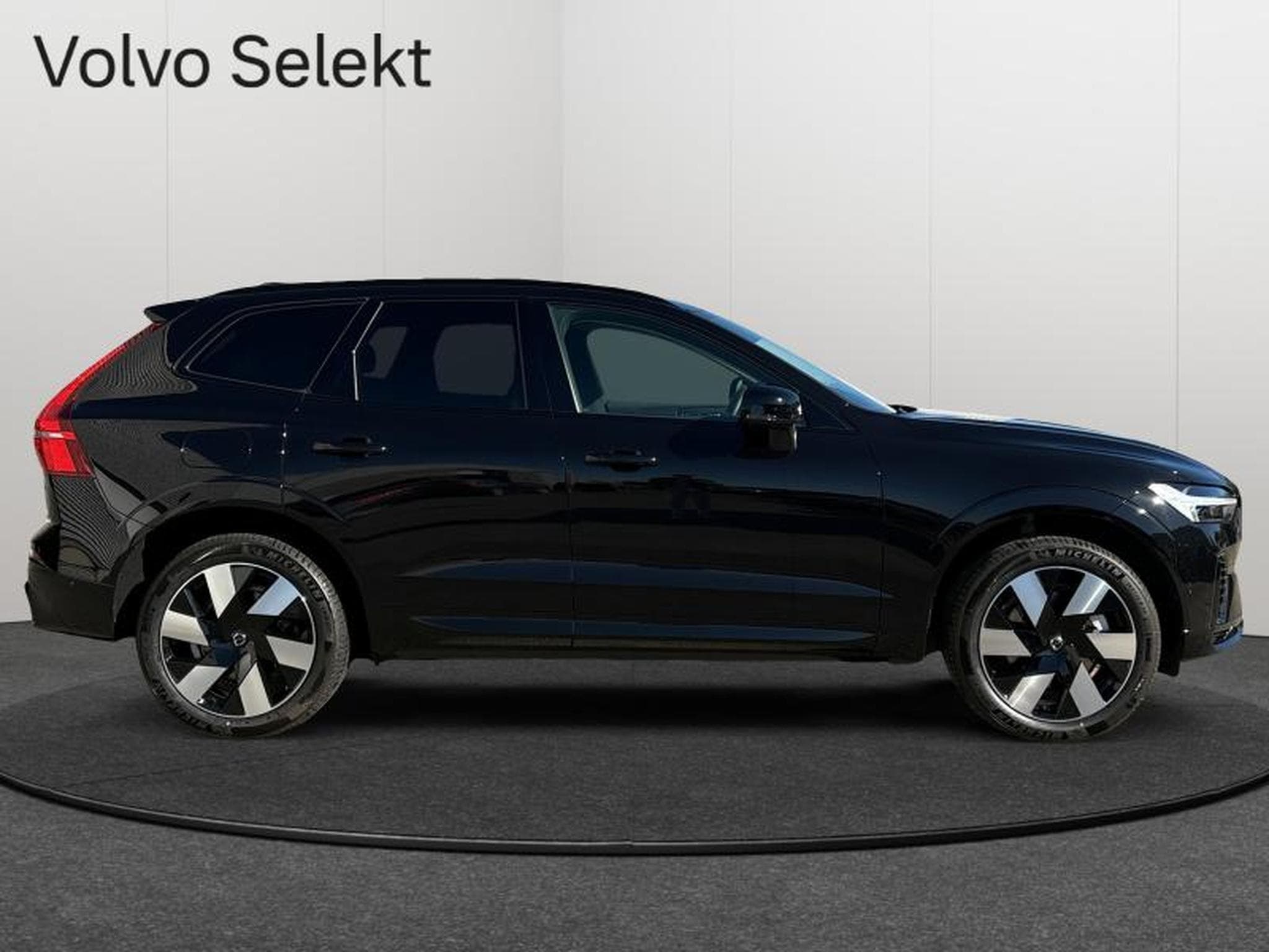 Volvo XC60 T8 Plus Dark / Hybride KIT HIVER INCLUS (2025) - Photo 7