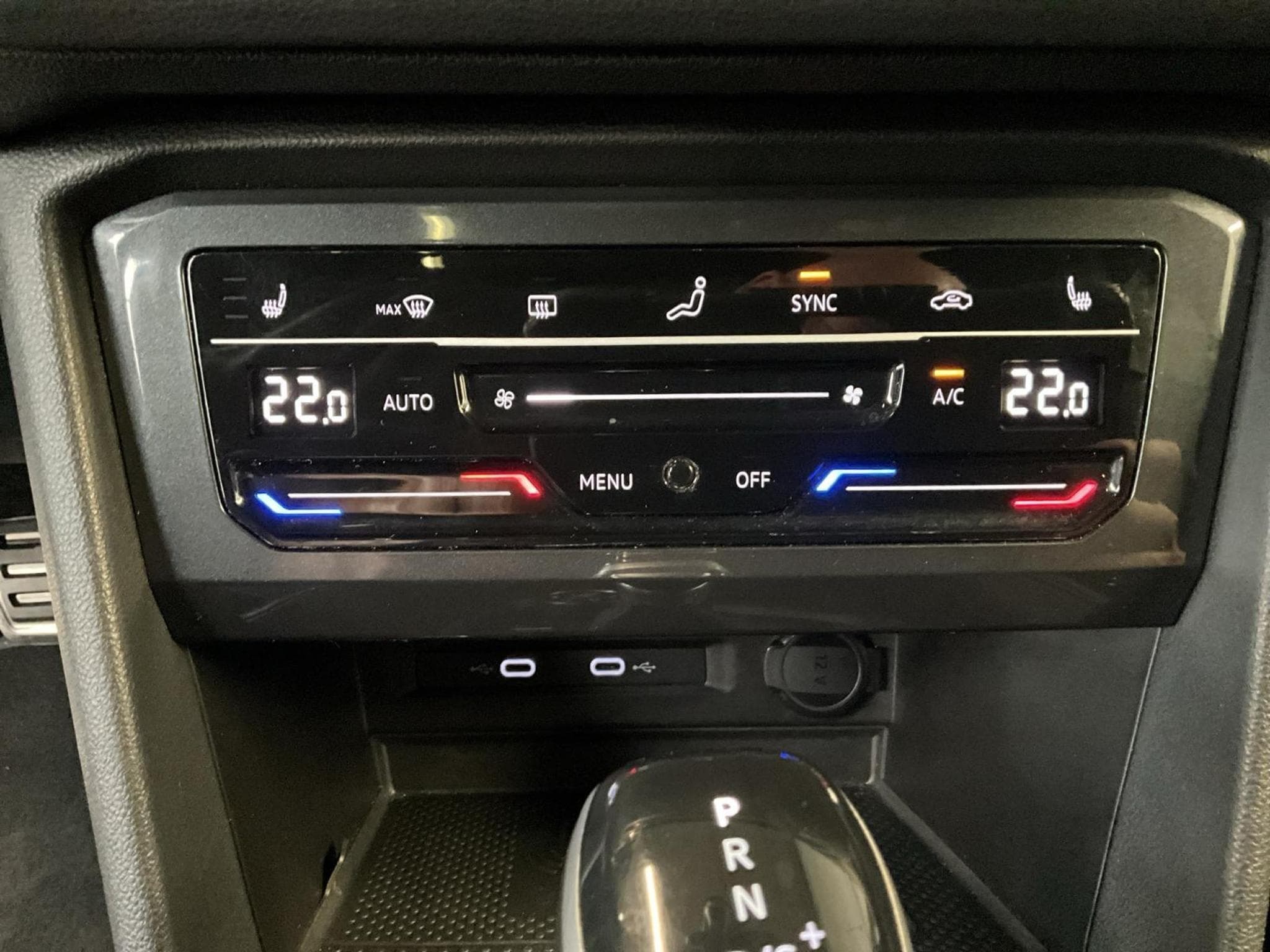VW Tiguan R+DSG+4Motion+Led+Pano+AHK+Akrapovic (2022) - Foto 17