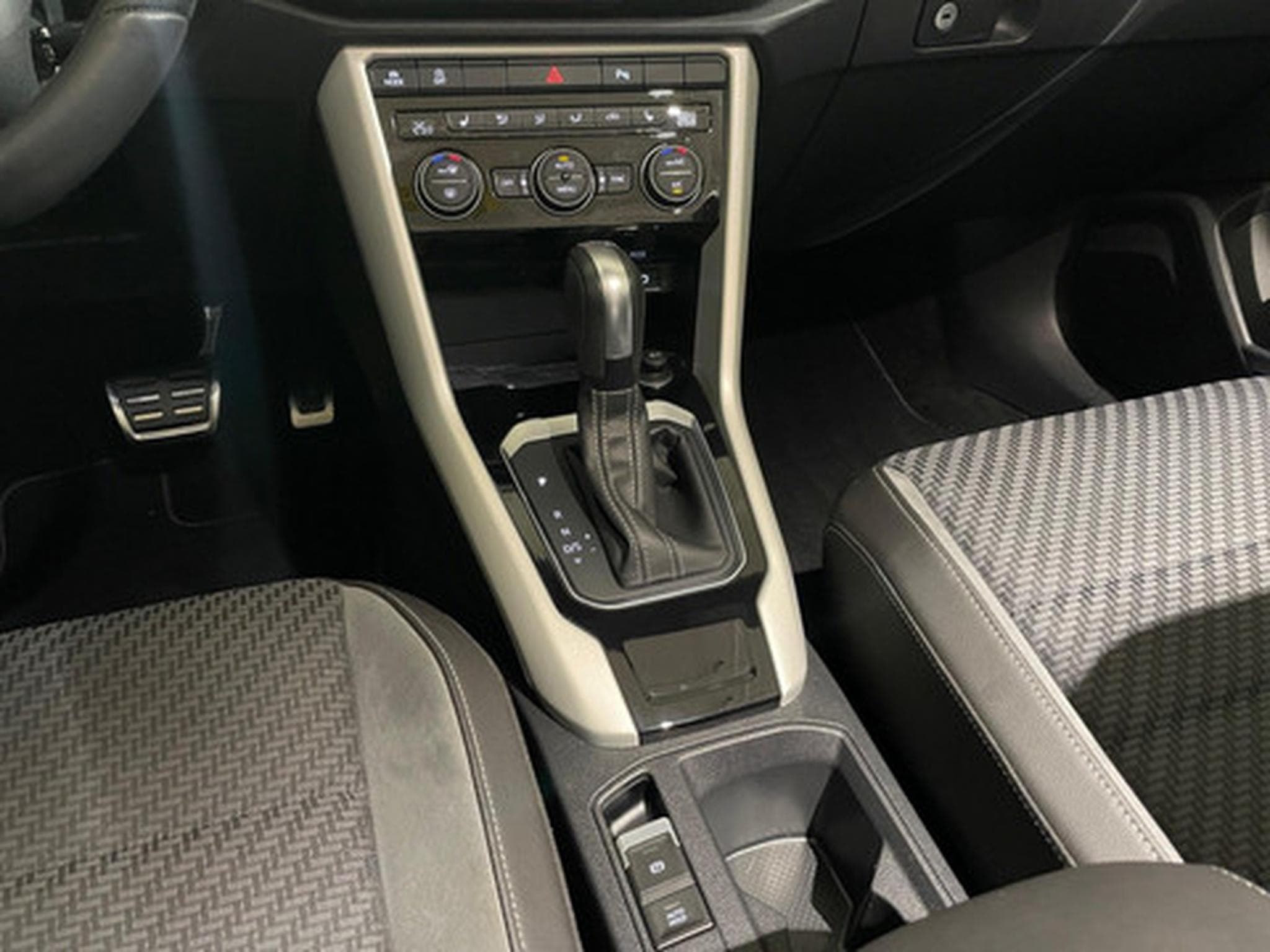 VW T-Roc Cabriolet 1.5 TSI ACT 110kW R-Line DSG (2021) - Photo 10